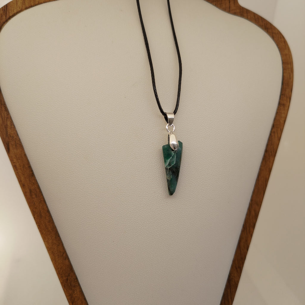 Goodletite – New Zealand Ruby Rock Hand Carved Pendant with .925 Sterling Silver Clasp Ref: 0070