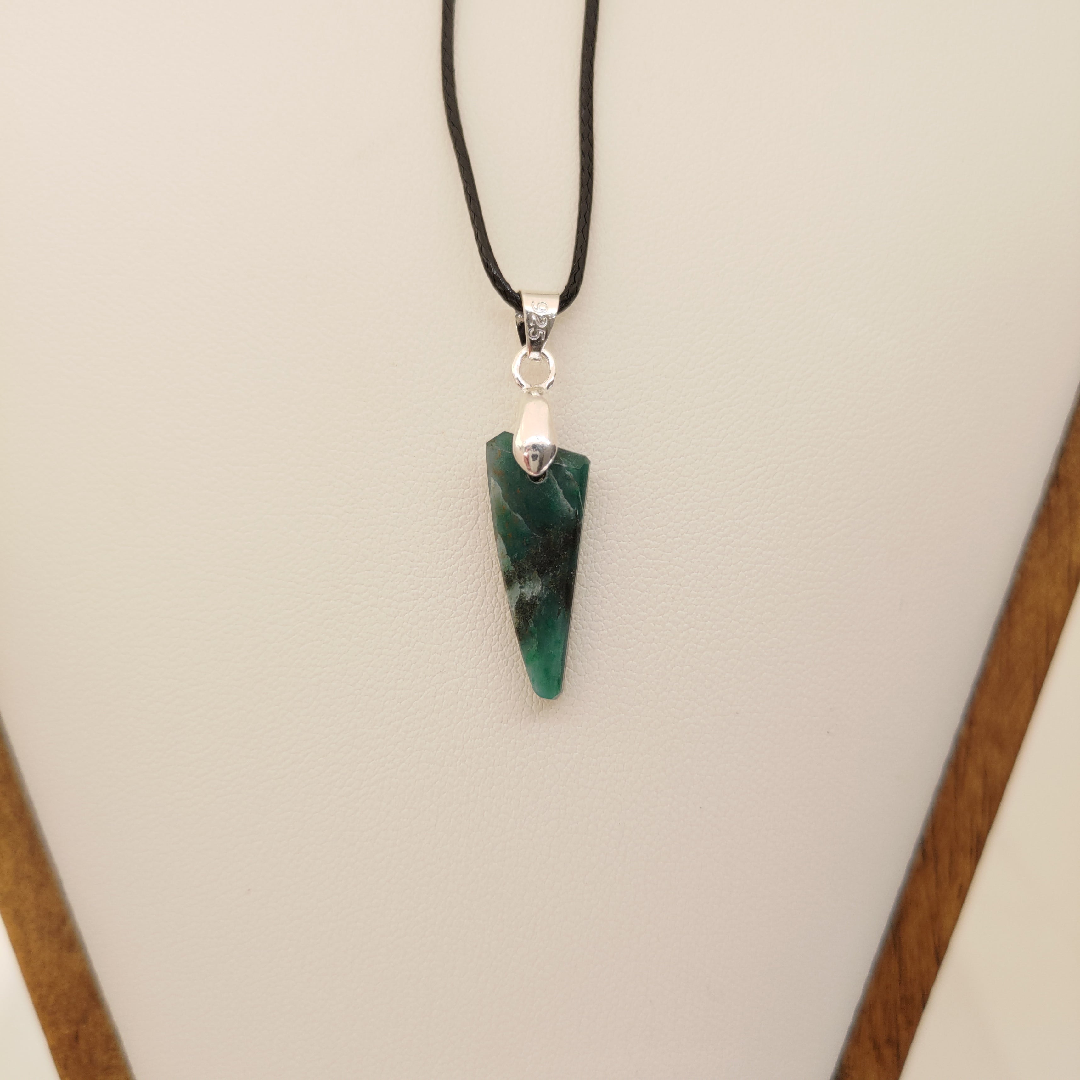 Goodletite – New Zealand Ruby Rock Hand Carved Pendant with .925 Sterling Silver Clasp Ref: 0070