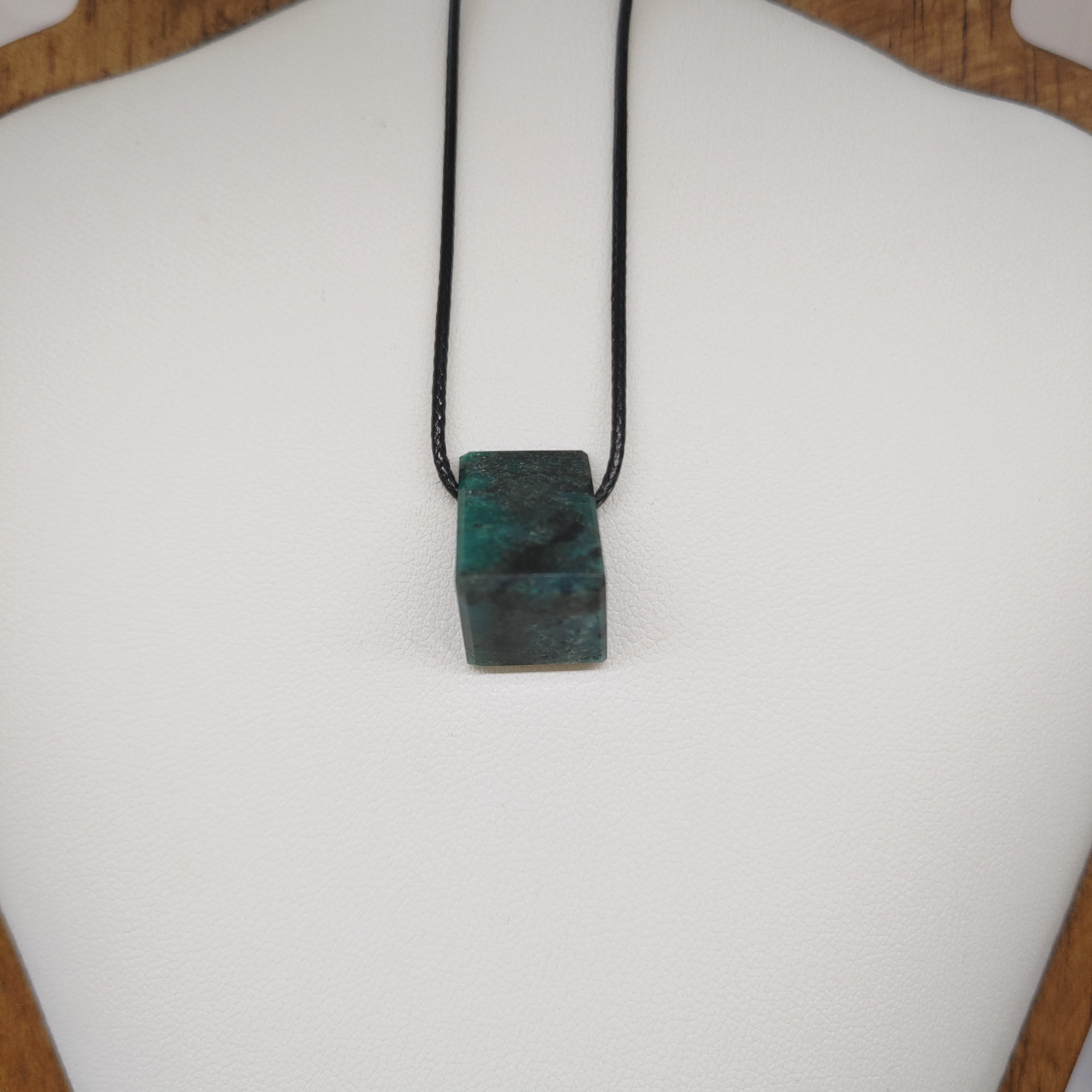 Goodletite – New Zealand Ruby Rock Hand Carved Pendant with .925 Sterling Silver Clasp Ref: 0063