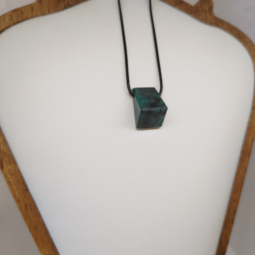 Goodletite – New Zealand Ruby Rock Hand Carved Pendant with .925 Sterling Silver Clasp Ref: 0063