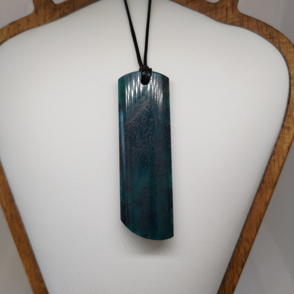 Goodletite – New Zealand Ruby Rock Hand Carved Pendant 0062