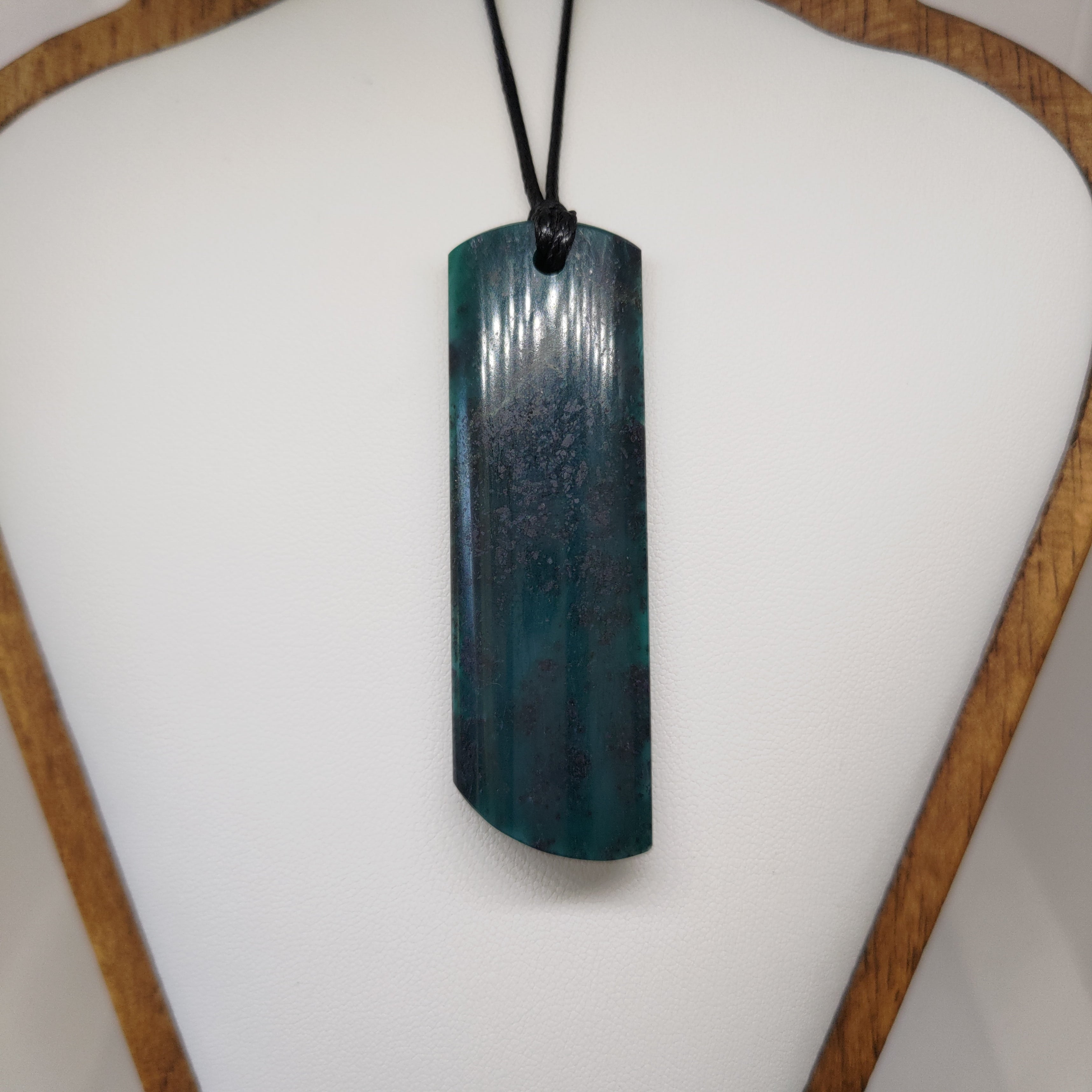 Goodletite – New Zealand Ruby Rock Hand Carved Pendant 0062