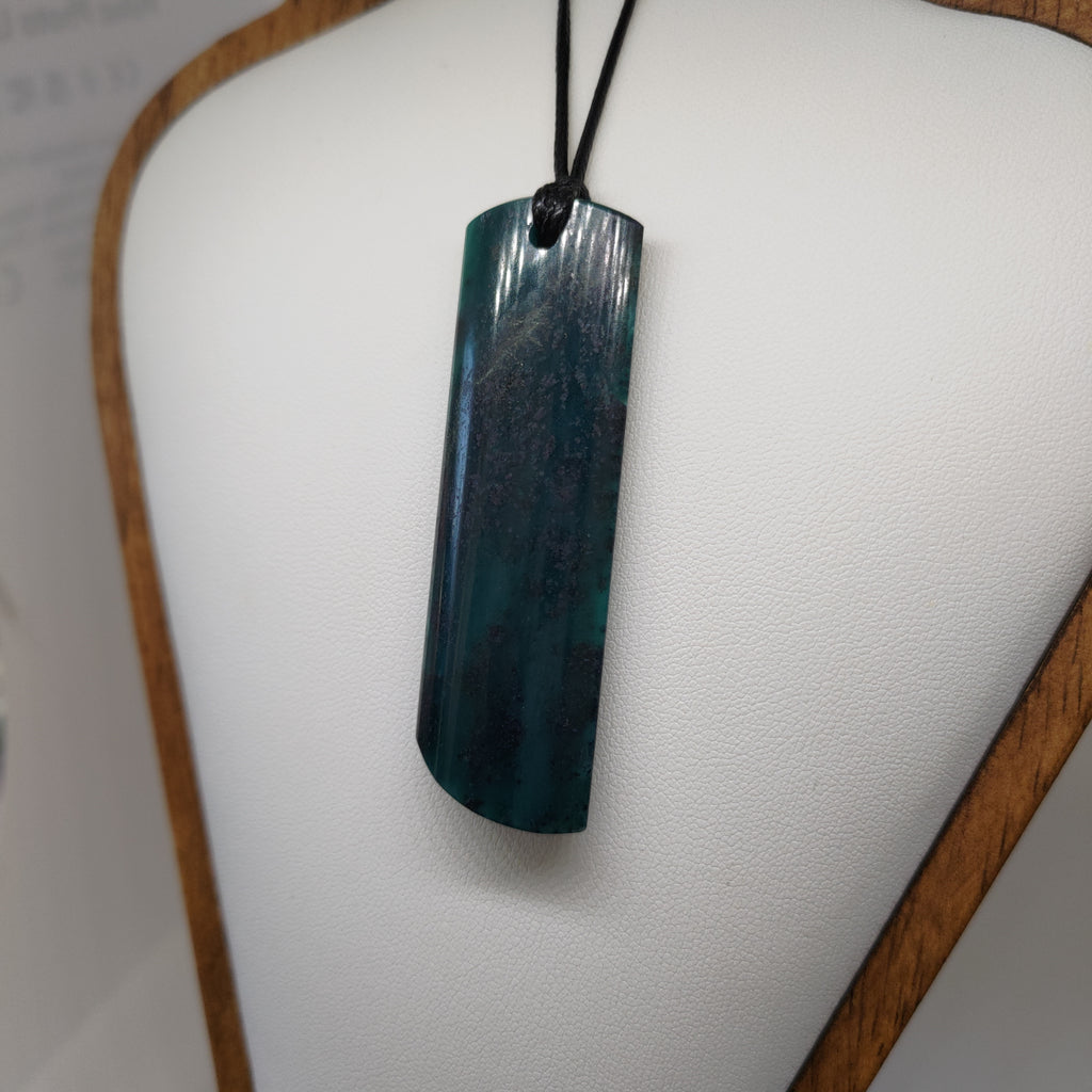 Goodletite – New Zealand Ruby Rock Hand Carved Pendant 0062