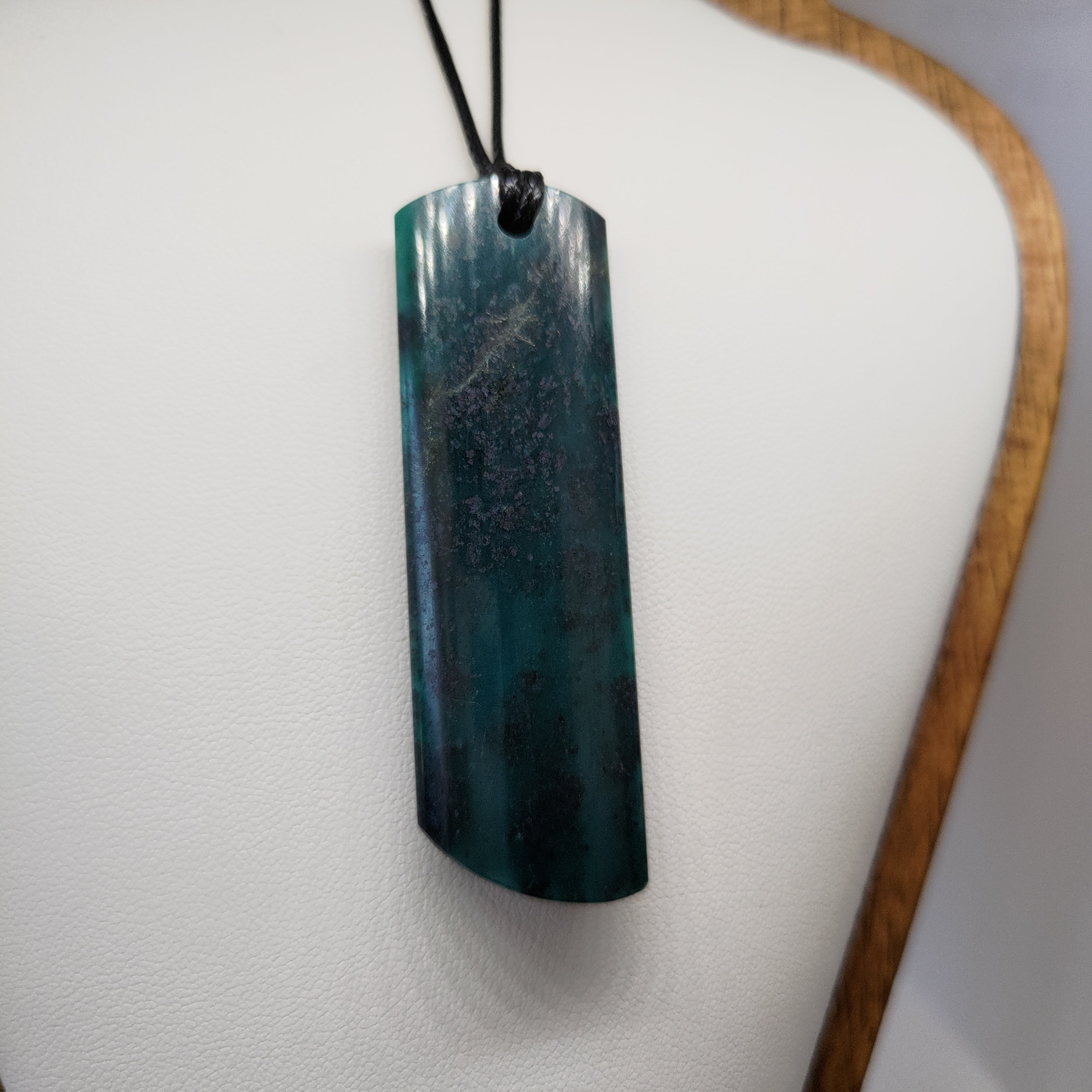 Goodletite – New Zealand Ruby Rock Hand Carved Pendant 0062