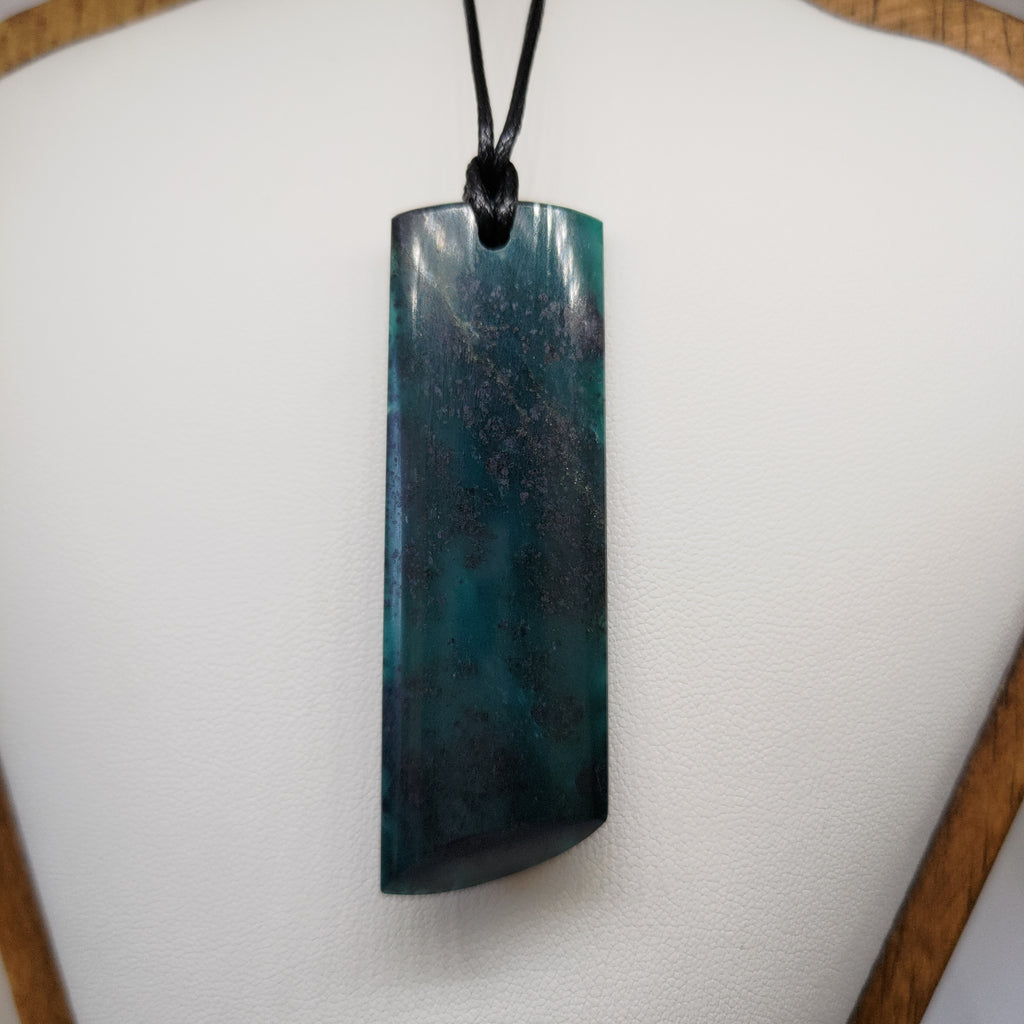 Goodletite – New Zealand Ruby Rock Hand Carved Pendant 0062