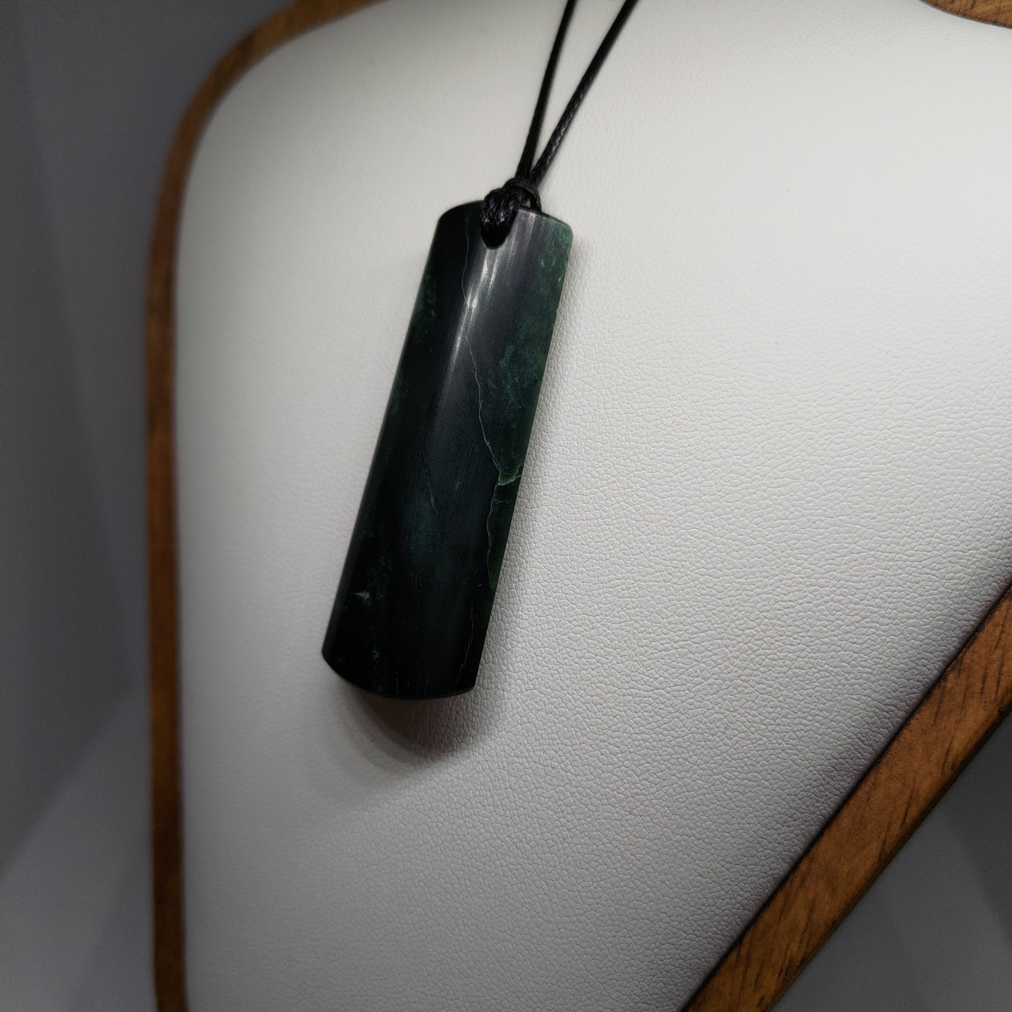 Pounamu Toki – Hand-Carved New Zealand Greenstone Adze 0088