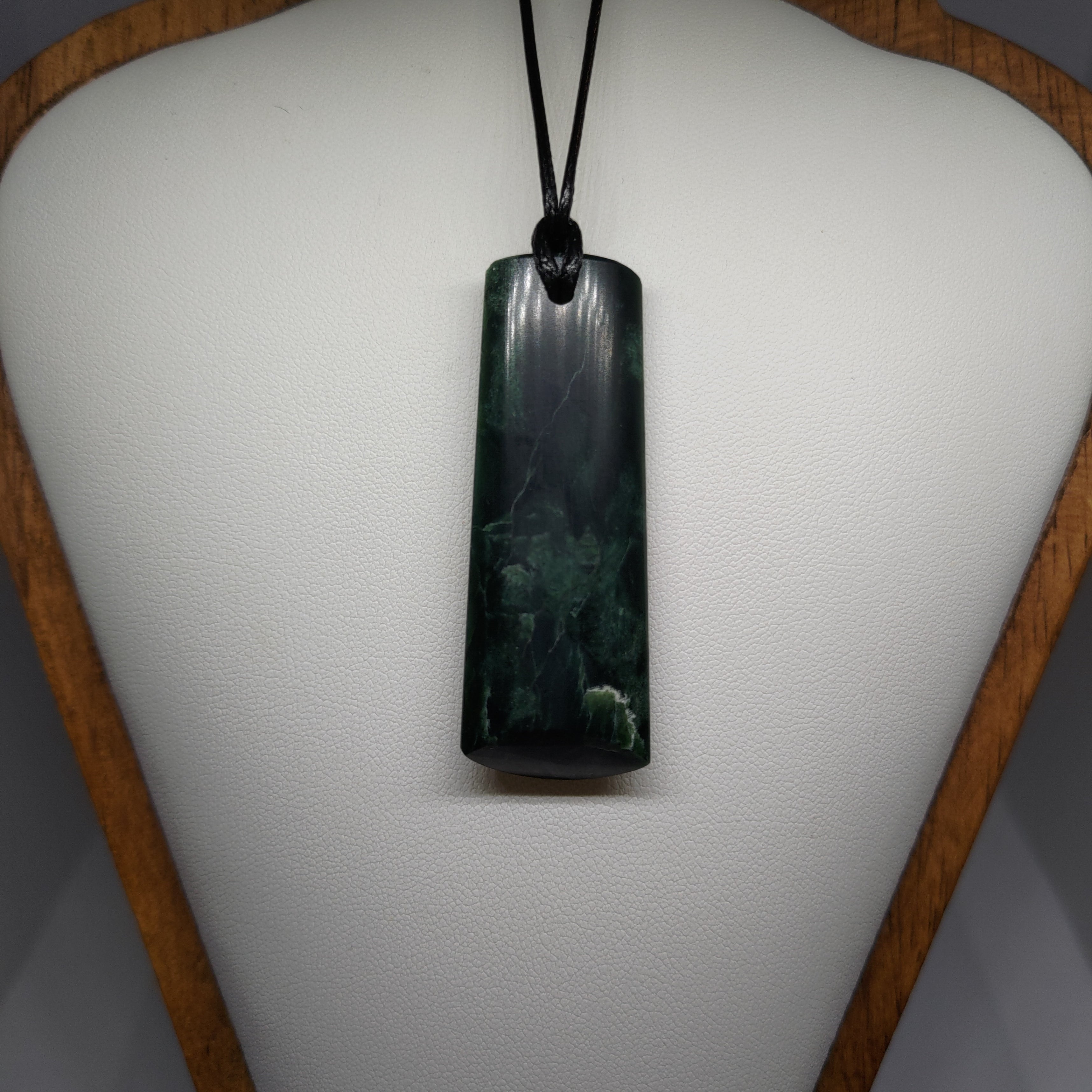 Pounamu Toki – Hand-Carved New Zealand Greenstone Adze 0088