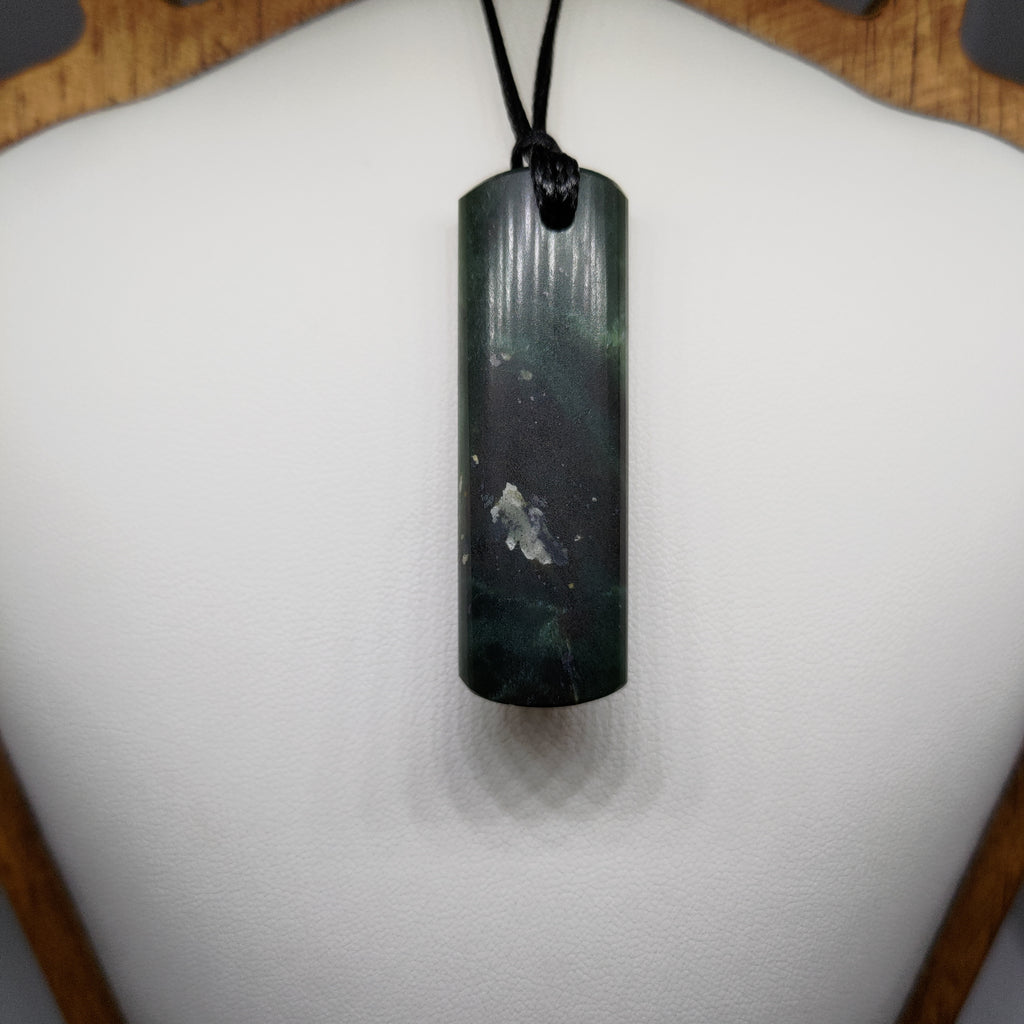 Pounamu Toki – Hand-Carved New Zealand Greenstone Adze 0092