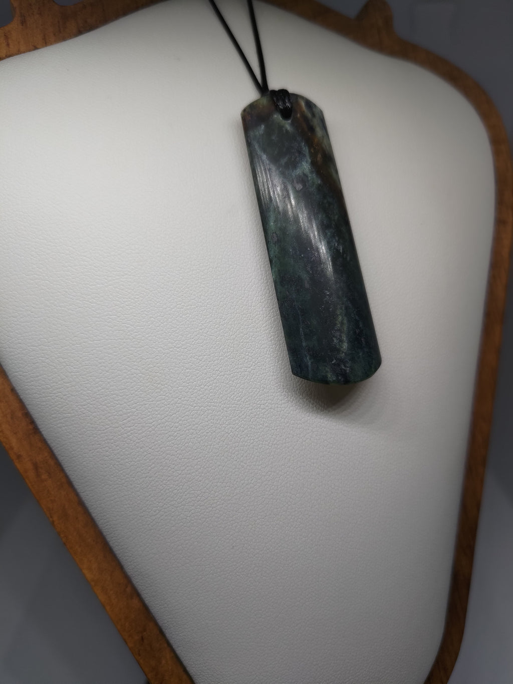 Pounamu Toki – Hand-Carved New Zealand Greenstone Adze 0095