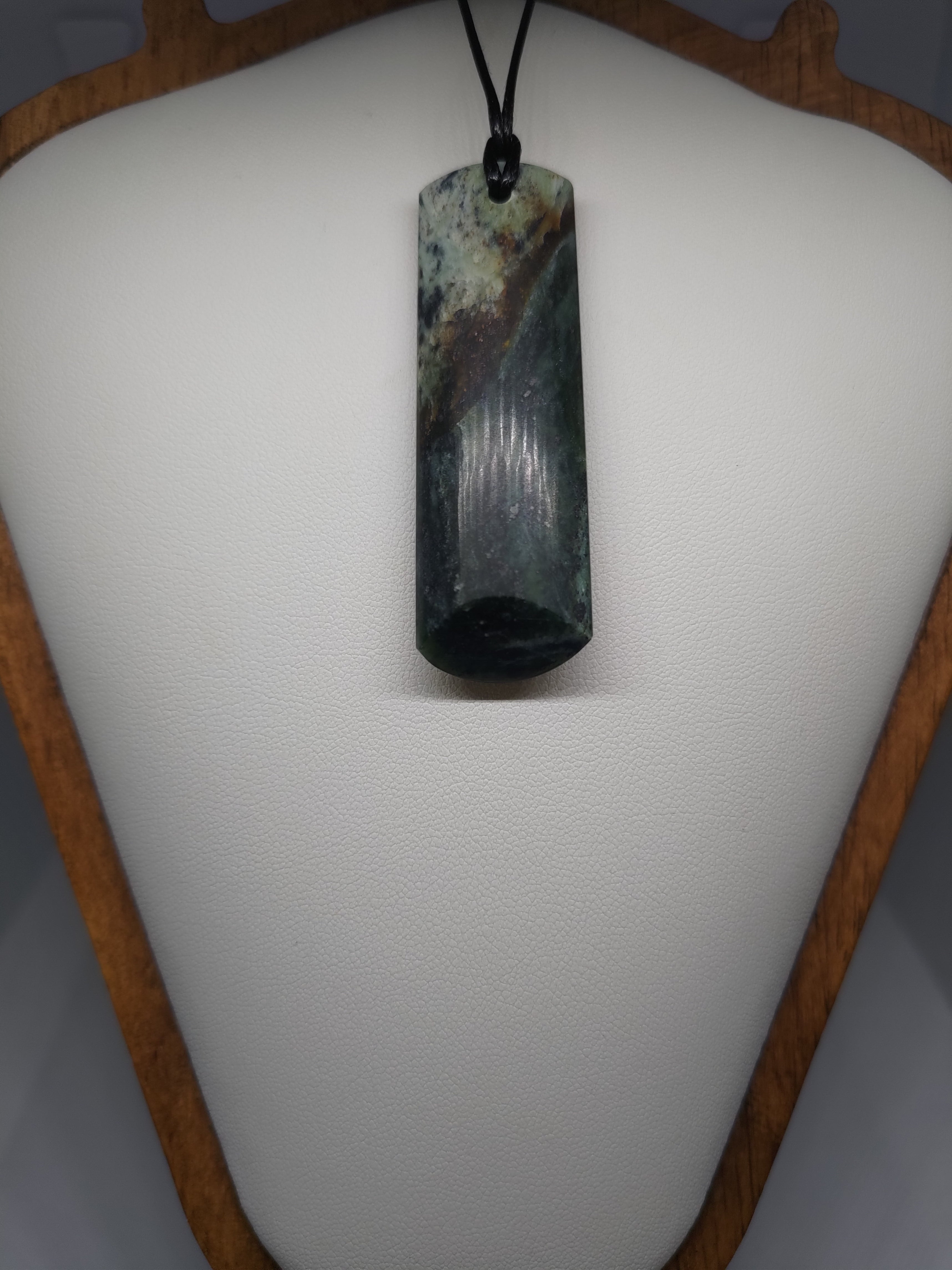 Pounamu Toki – Hand-Carved New Zealand Greenstone Adze 0095