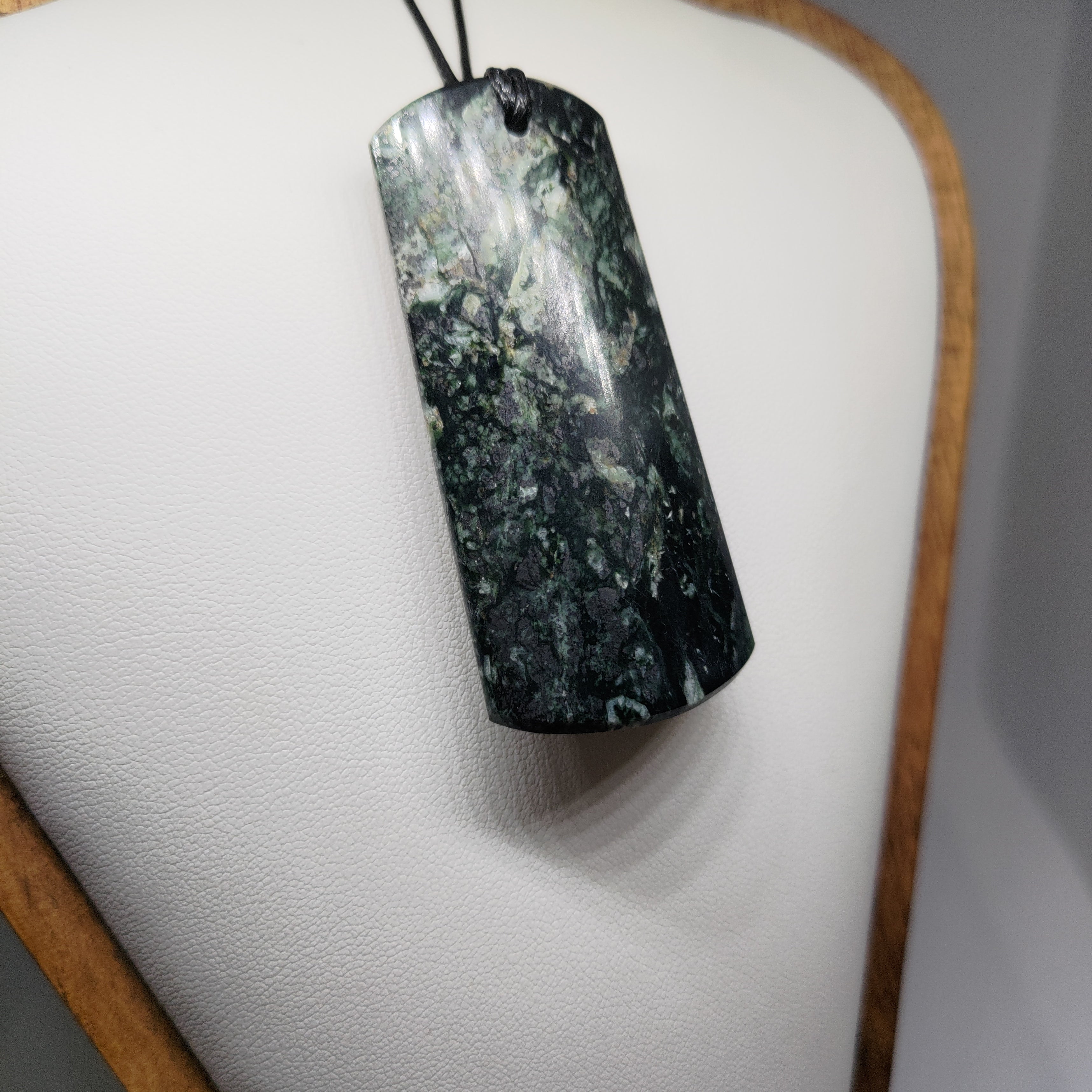 Pounamu Toki – Hand-Carved New Zealand Greenstone Adze 0099