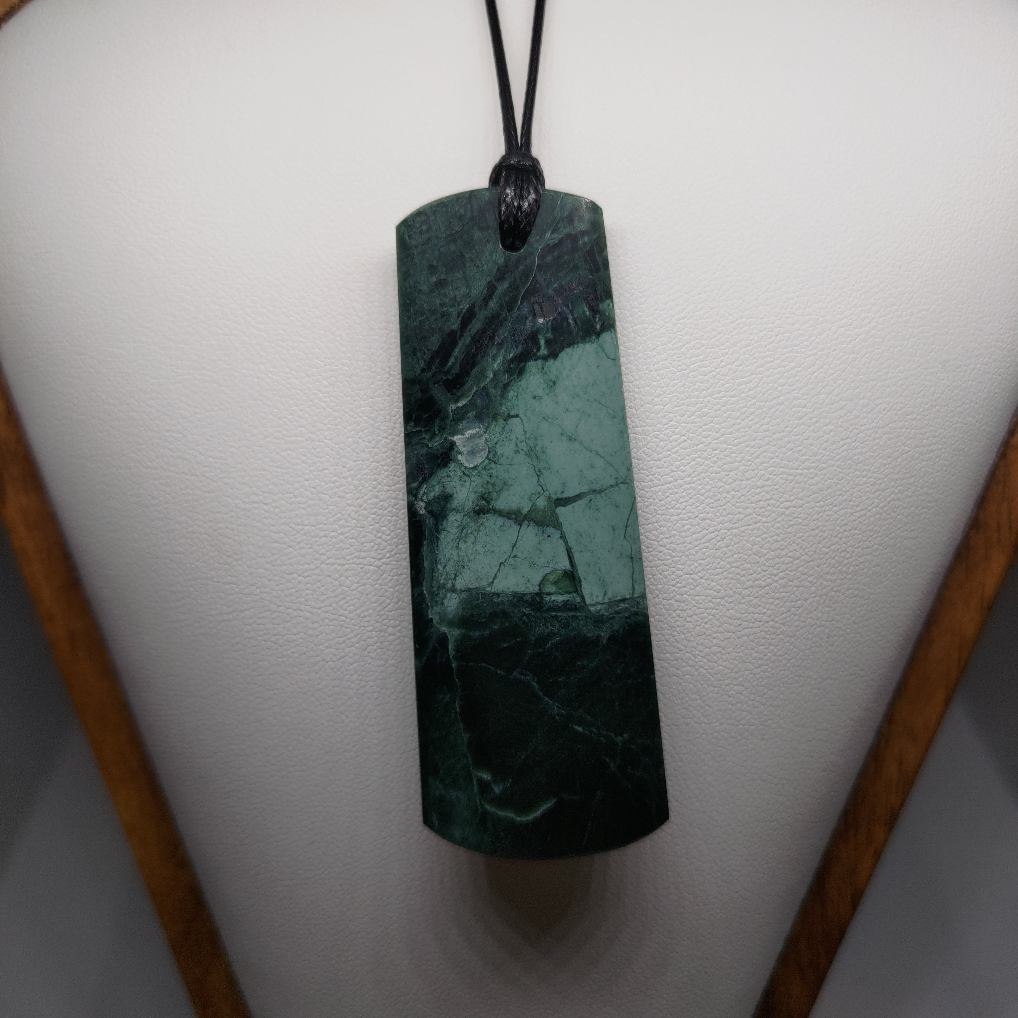 Pounamu Toki – Hand-Carved New Zealand Greenstone Adze 0017