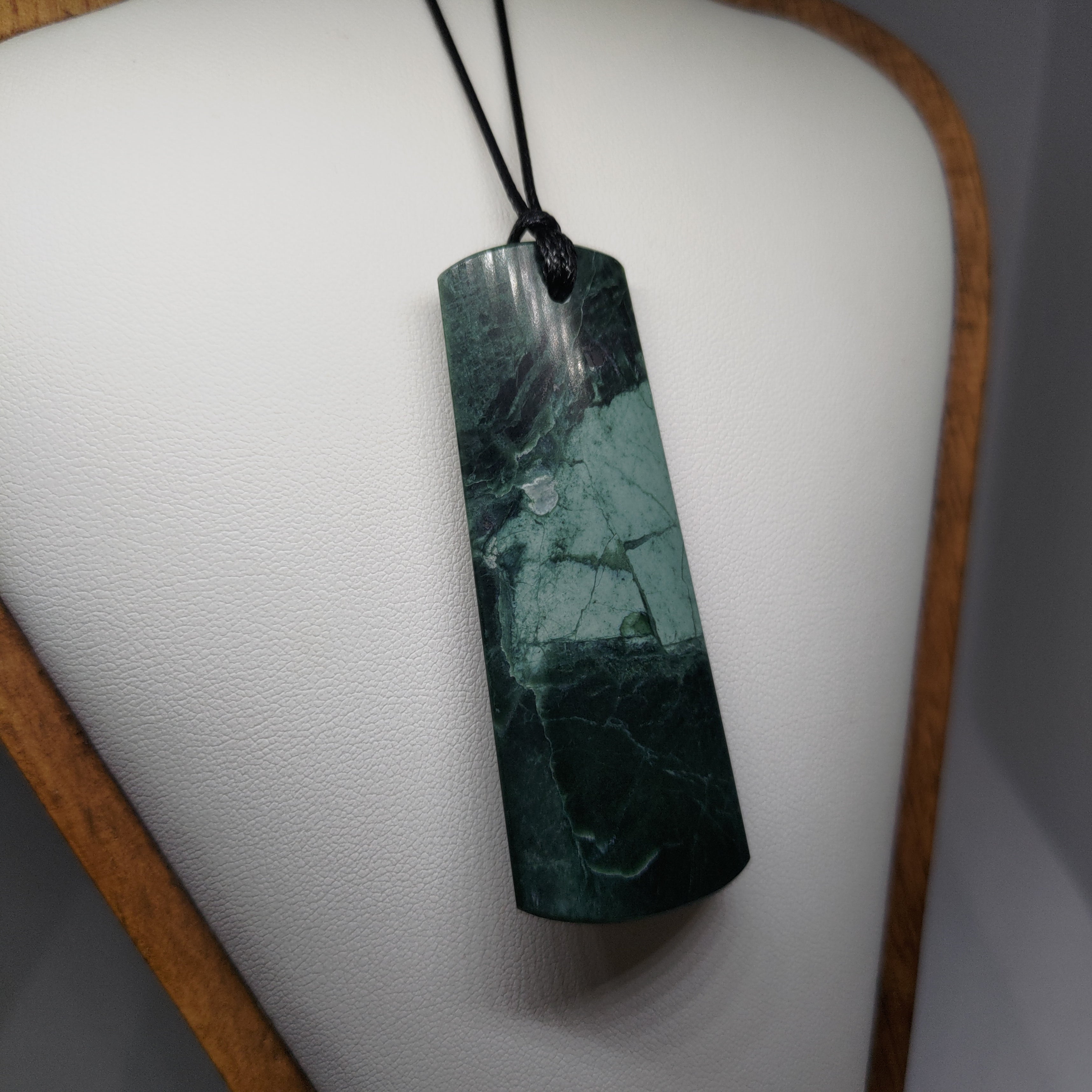 Pounamu Toki – Hand-Carved New Zealand Greenstone Adze 0017