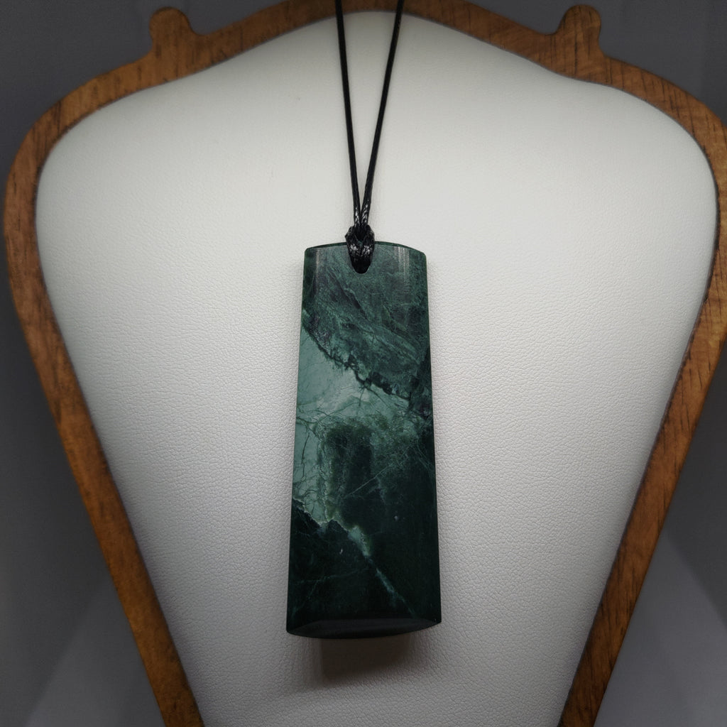 Pounamu Toki – Hand-Carved New Zealand Greenstone Adze 0017