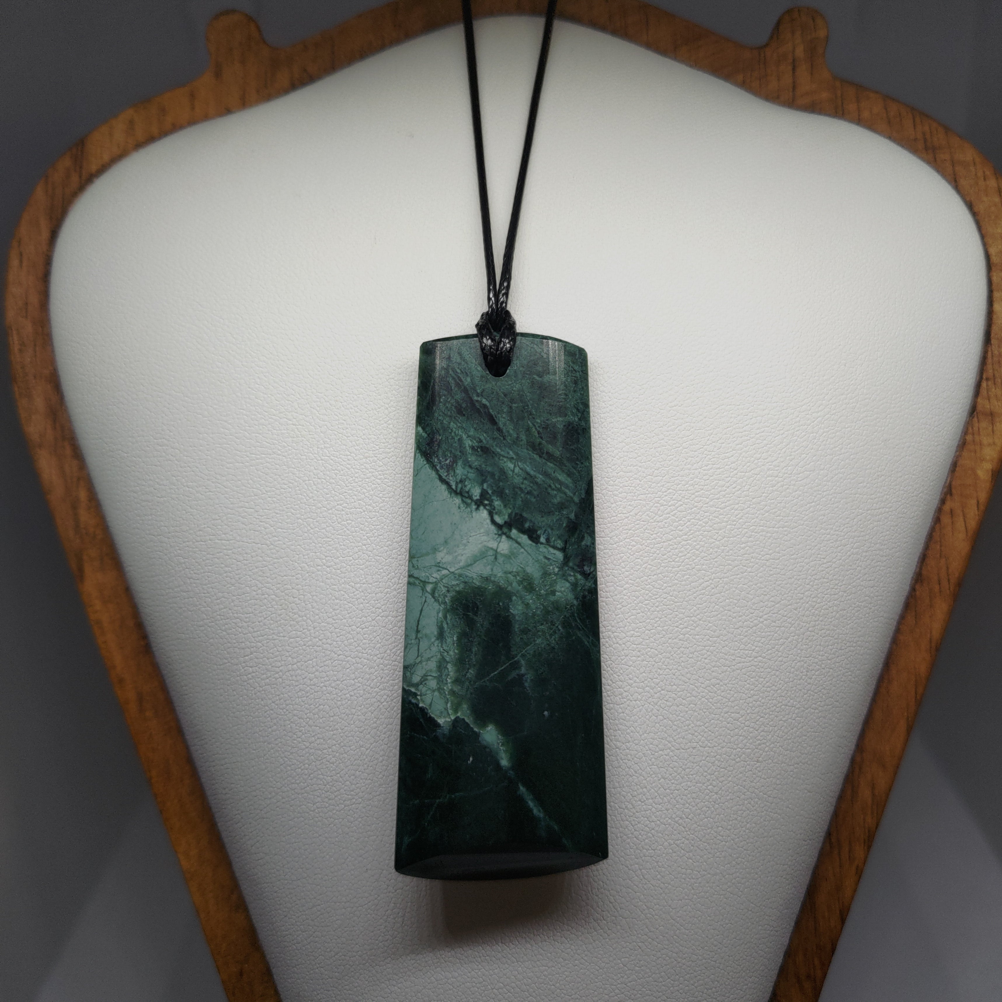 Pounamu Toki – Hand-Carved New Zealand Greenstone Adze 0017