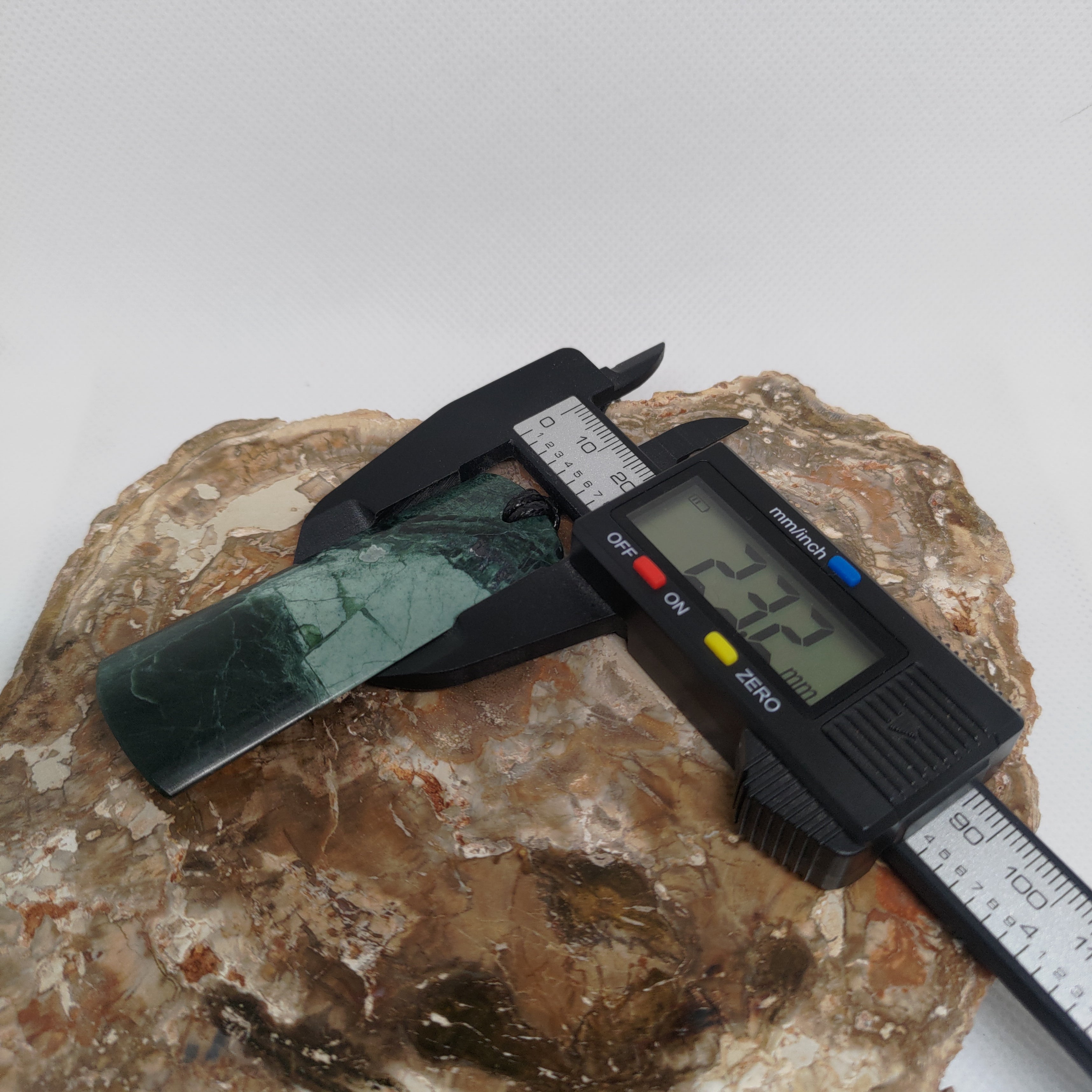 Pounamu Toki – Hand-Carved New Zealand Greenstone Adze 0017