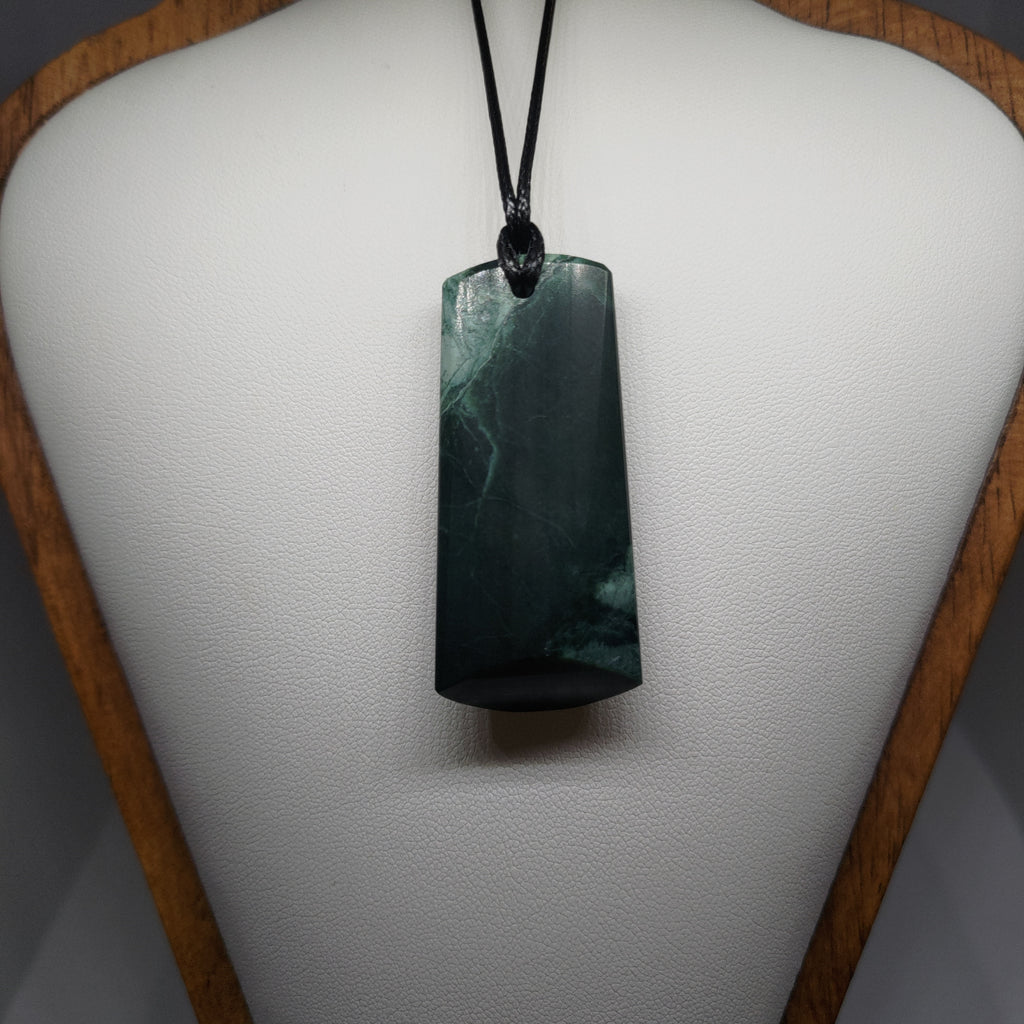 Pounamu Toki – Hand-Carved New Zealand Greenstone Adze 0016