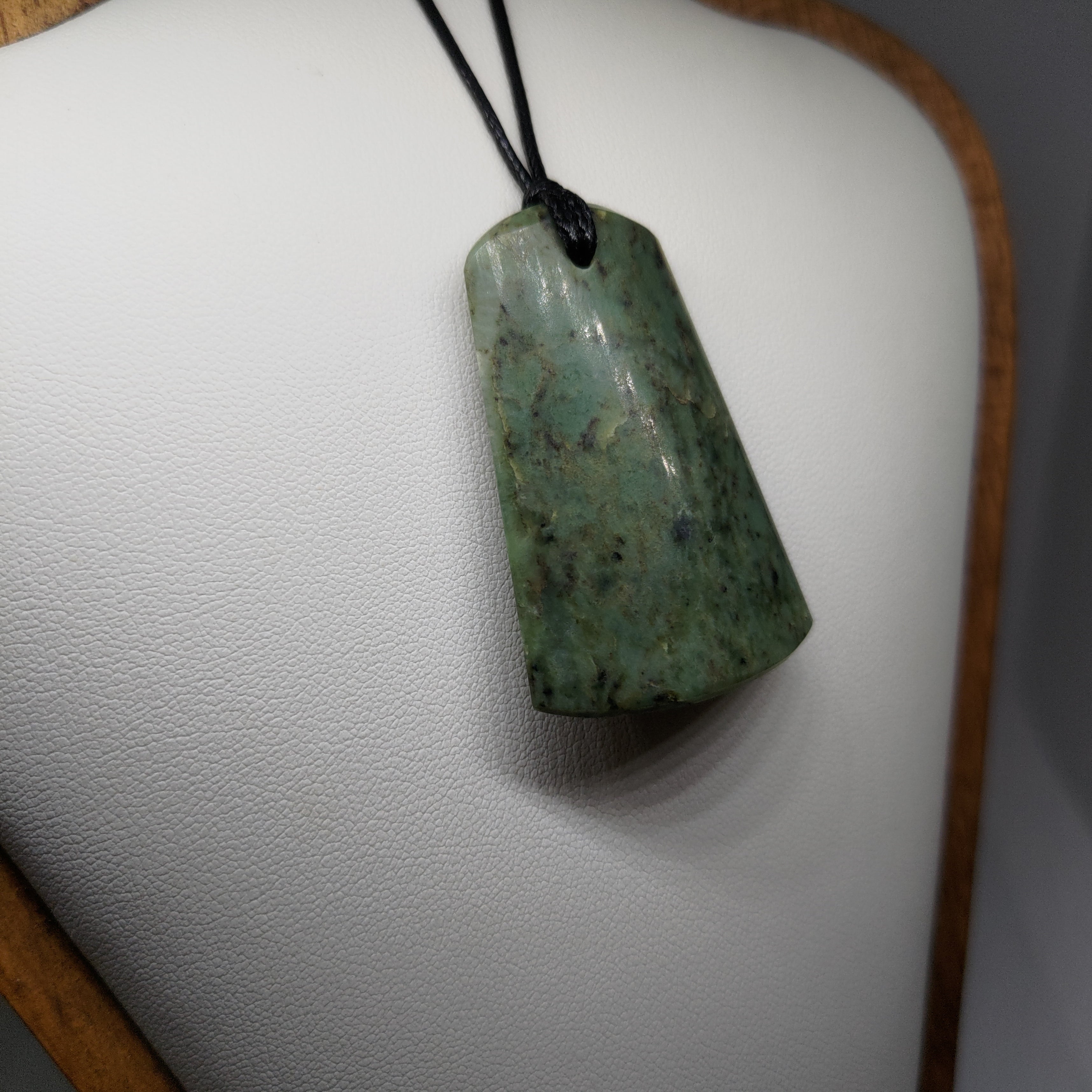 Pounamu Toki – Hand-Carved New Zealand Marsden Flower Jade Adze 0005