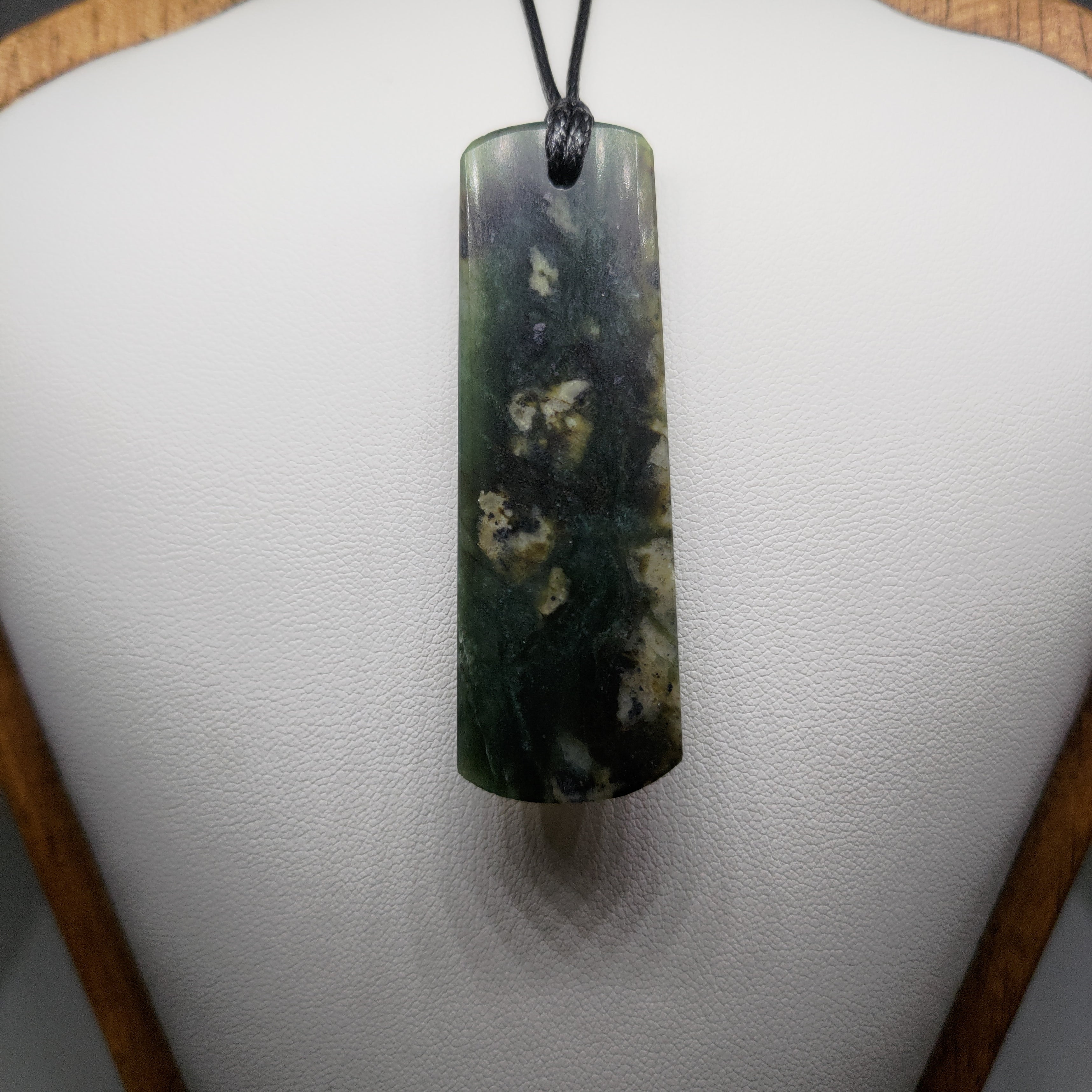 Pounamu Toki – Hand-Carved New Zealand Greenstone Adze 0103