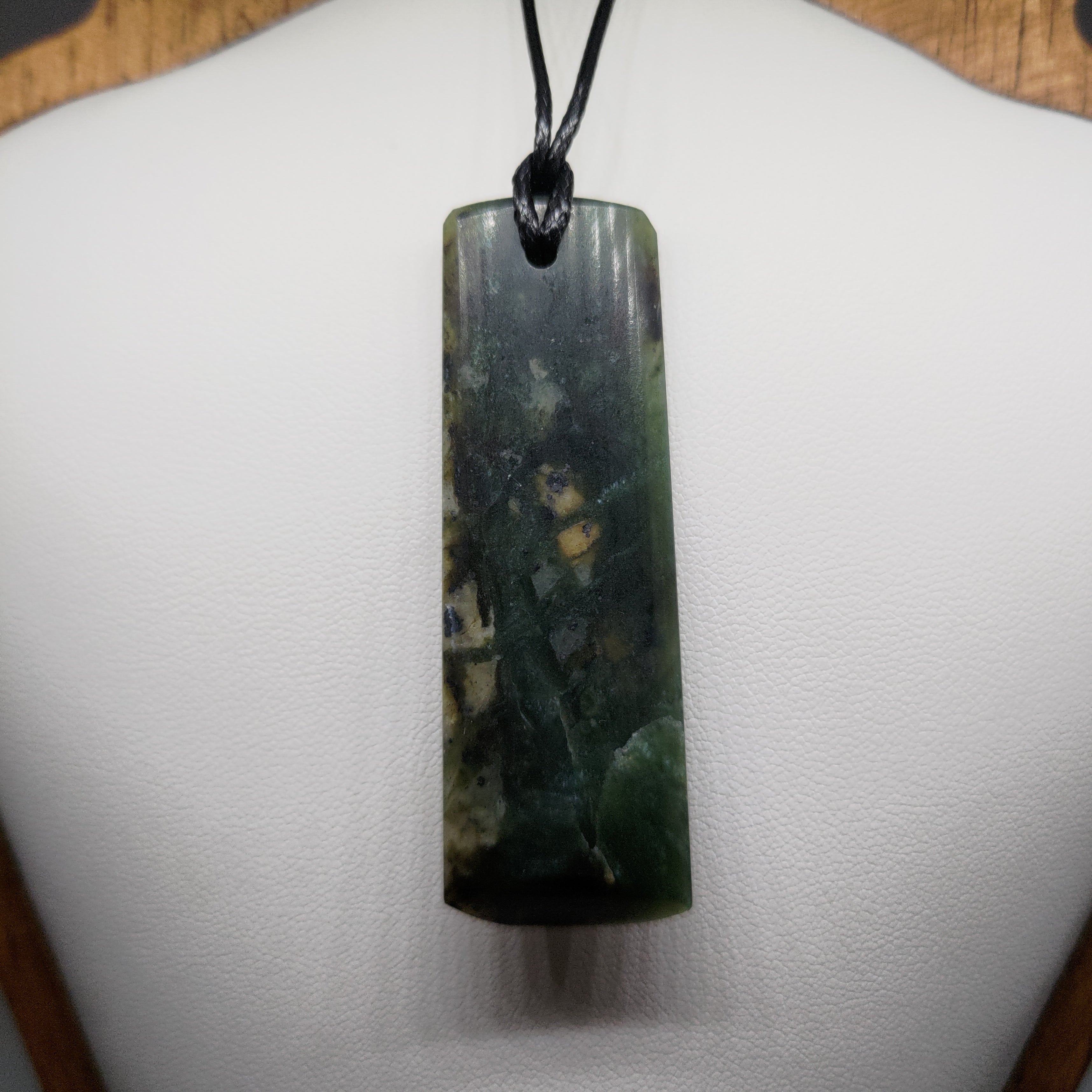 Pounamu Toki – Hand-Carved New Zealand Greenstone Adze 0103