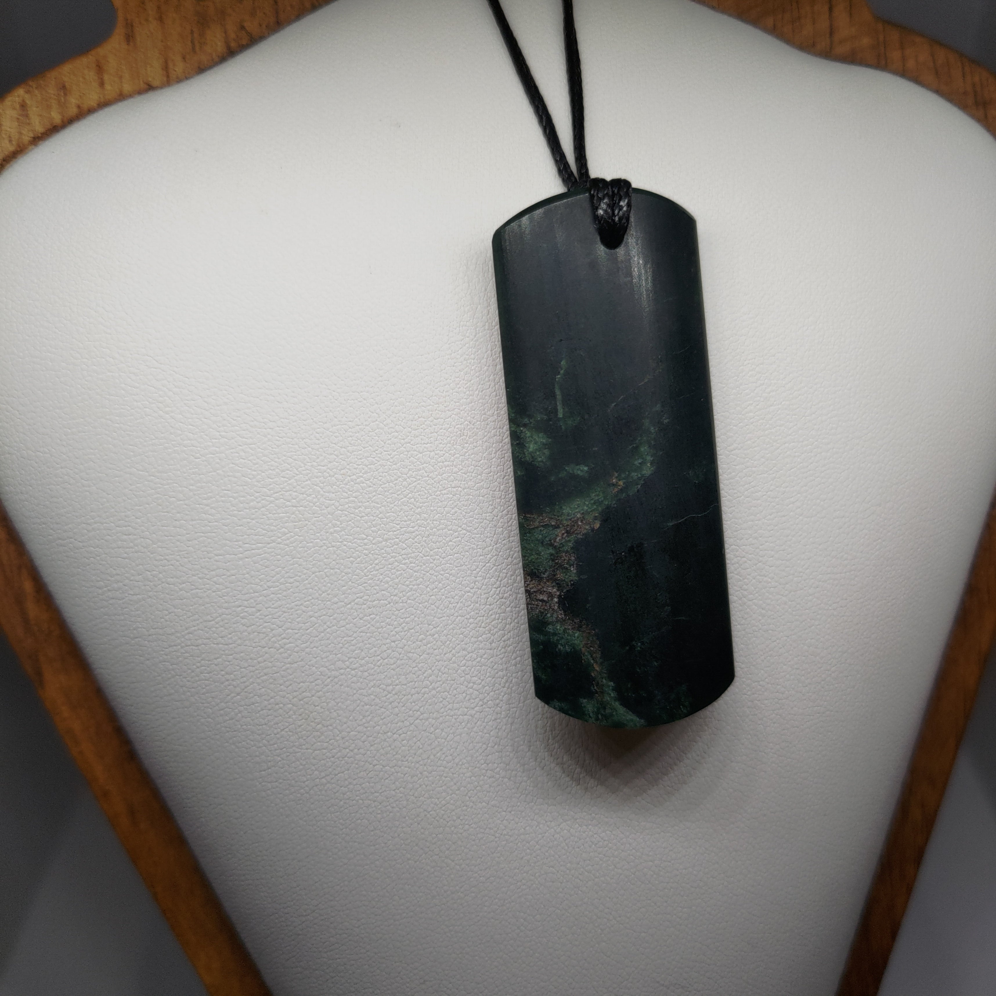 Pounamu Toki – Hand-Carved New Zealand Greenstone Adze 0106