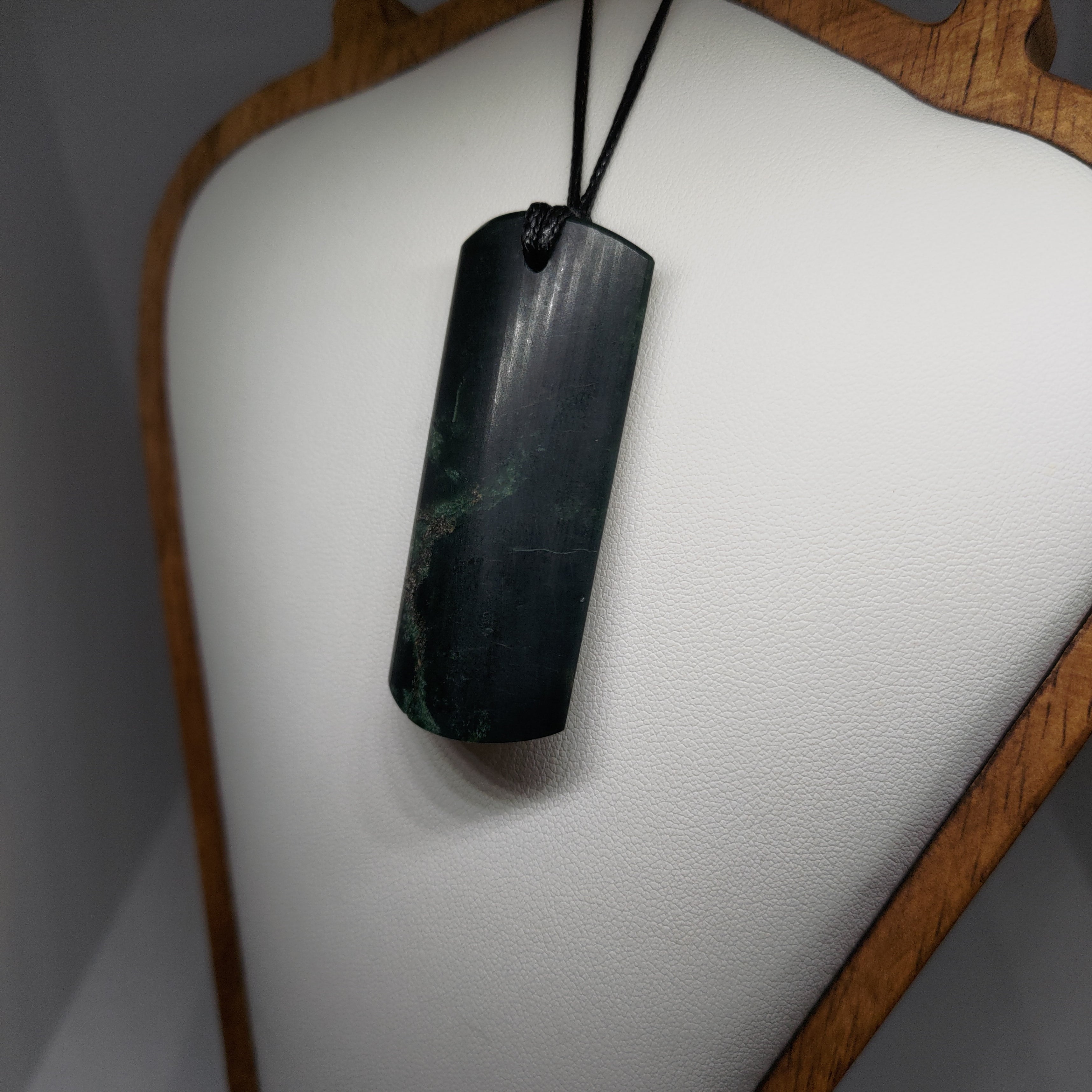 Pounamu Toki – Hand-Carved New Zealand Greenstone Adze 0106