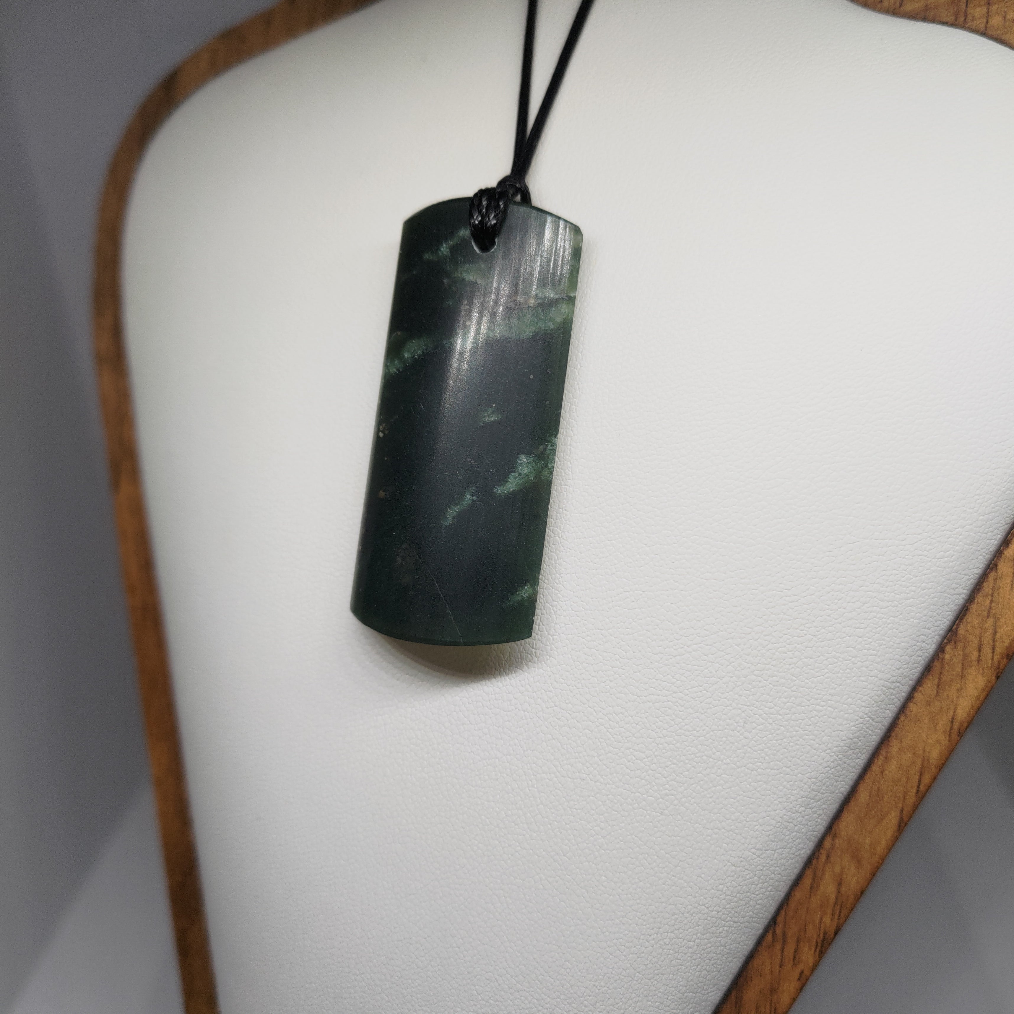 Pounamu Toki – Hand-Carved New Zealand Greenstone Adze 0107