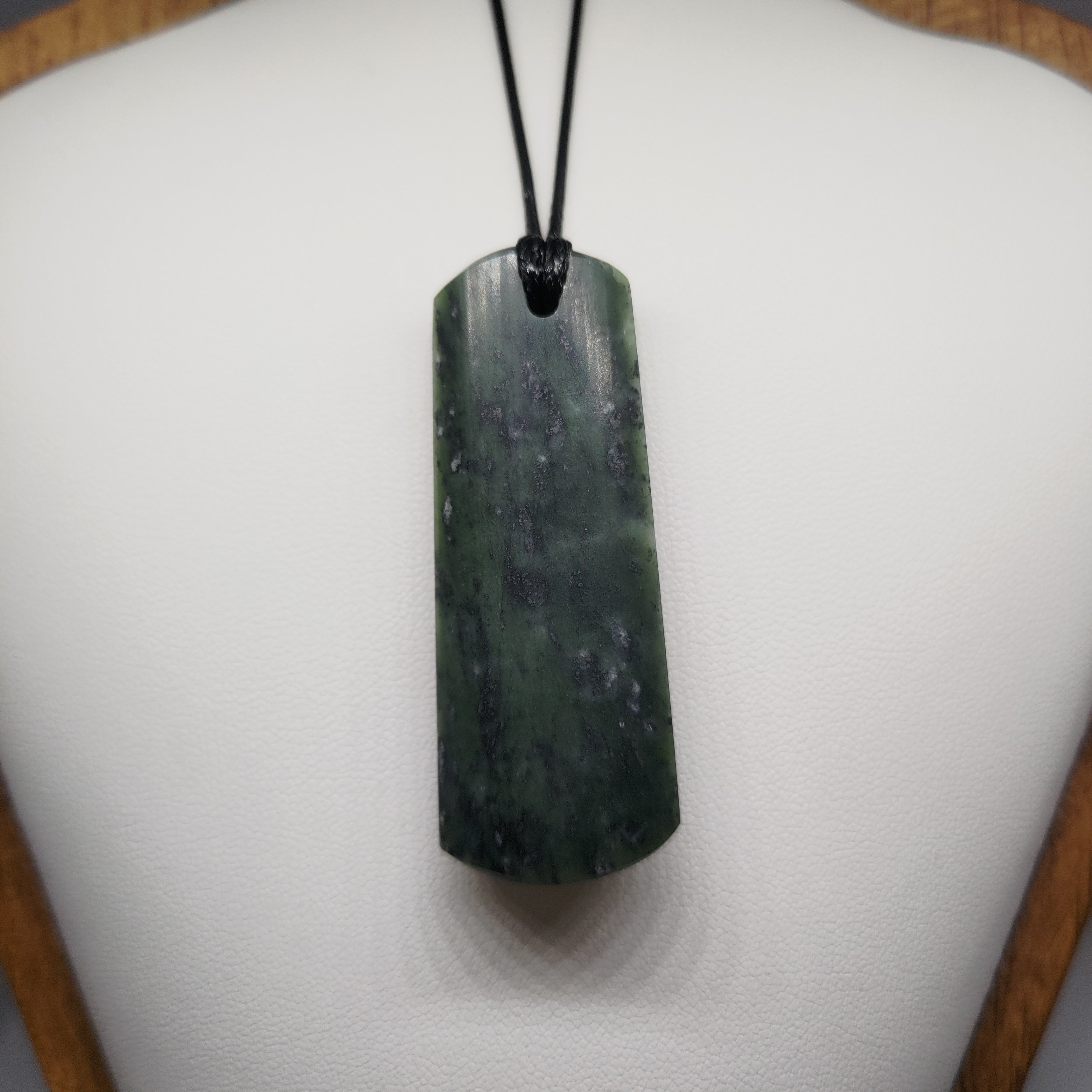 Pounamu Toki – Hand-Carved New Zealand Greenstone Adze 0108