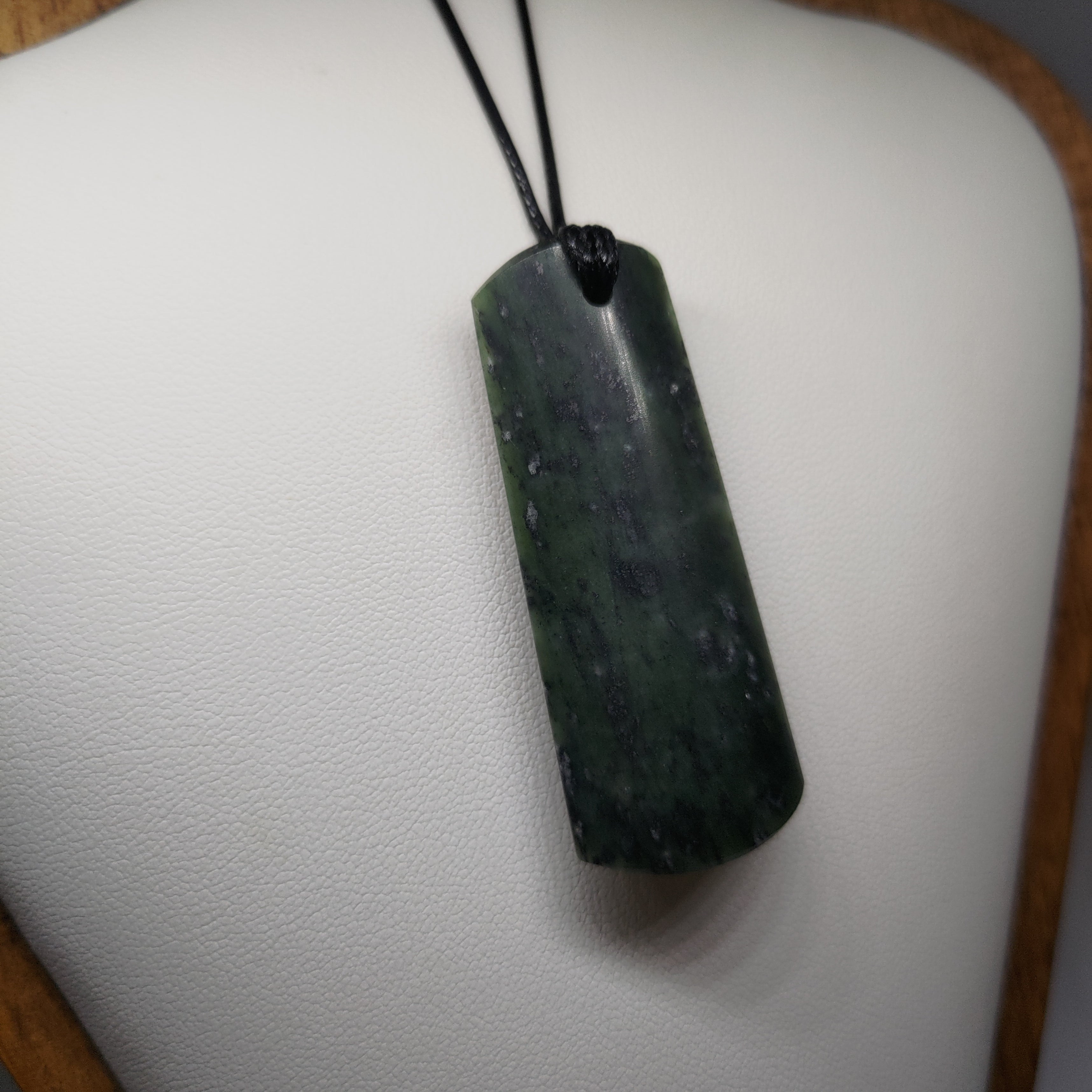Pounamu Toki – Hand-Carved New Zealand Greenstone Adze 0108
