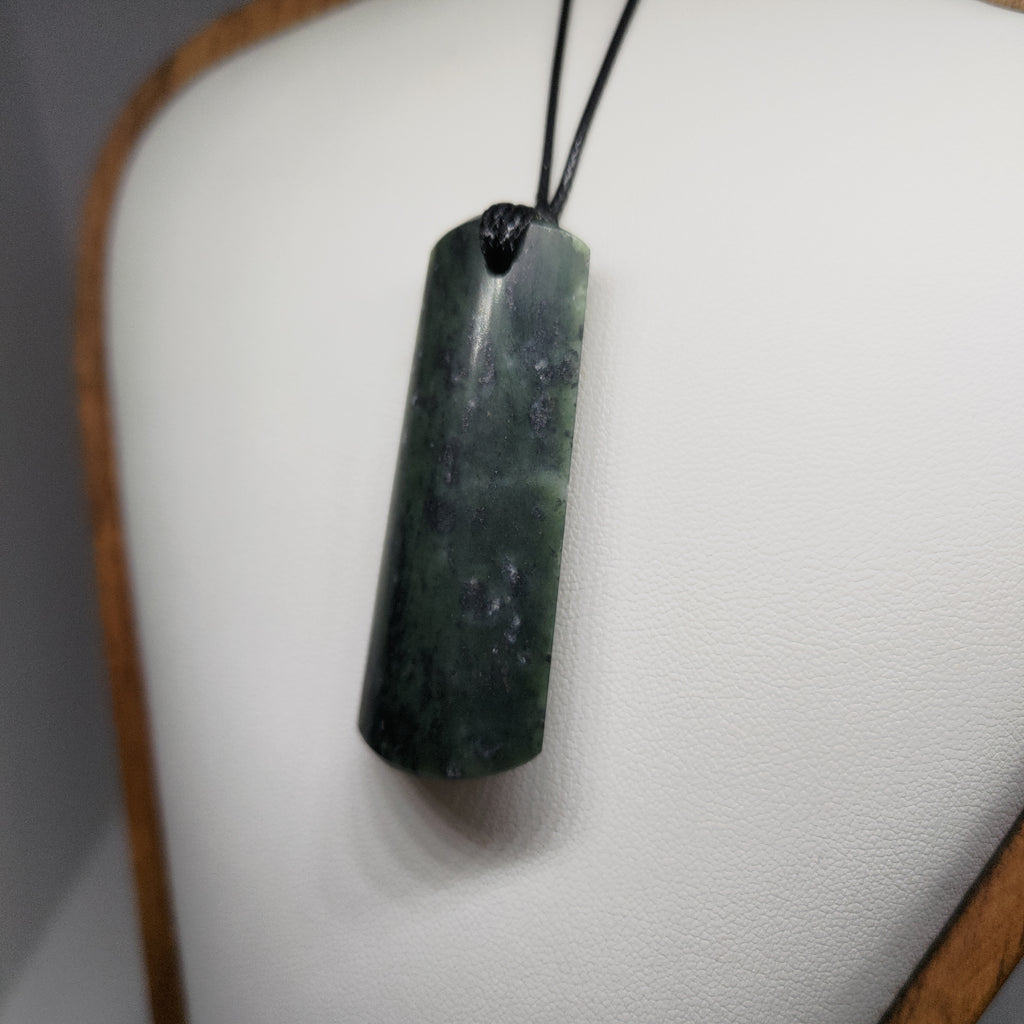 Pounamu Toki – Hand-Carved New Zealand Greenstone Adze 0108
