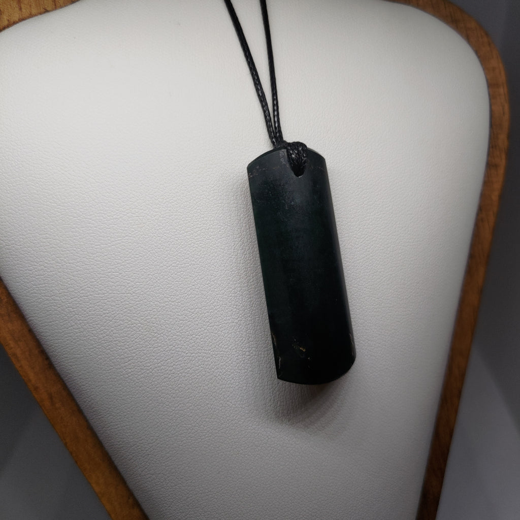 Pounamu Toki – Hand-Carved New Zealand Greenstone Adze 0109