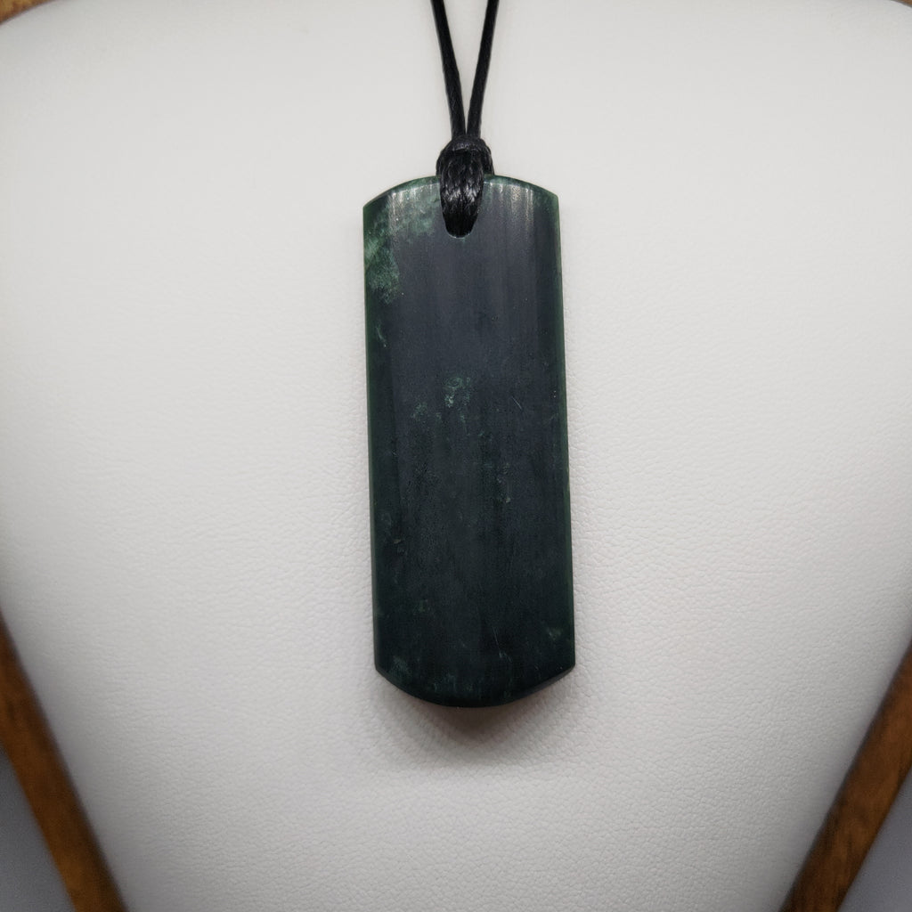 Pounamu Toki – Hand-Carved New Zealand Greenstone Adze 0110