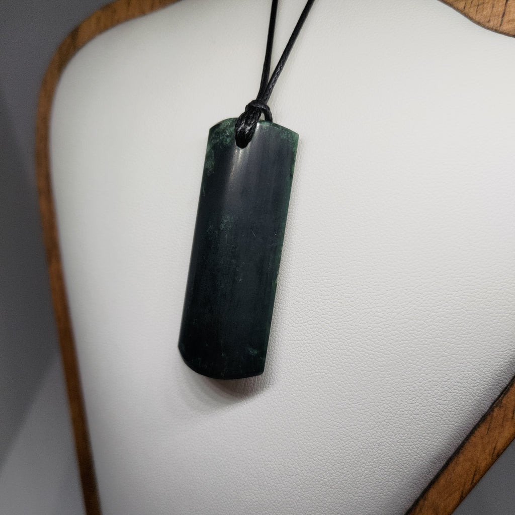 Pounamu Toki – Hand-Carved New Zealand Greenstone Adze 0110
