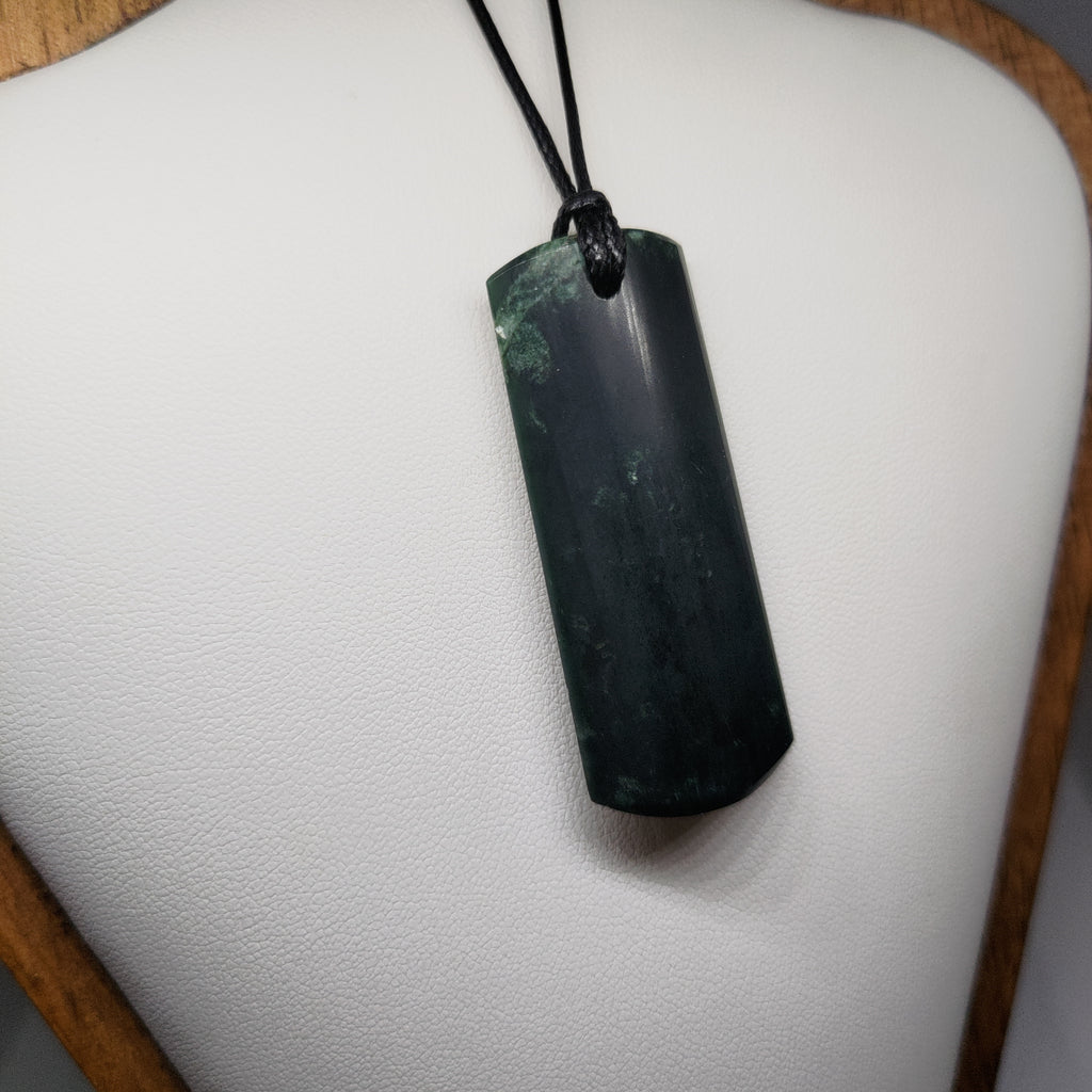 Pounamu Toki – Hand-Carved New Zealand Greenstone Adze 0110