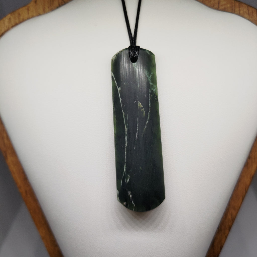 Pounamu Toki – Hand-Carved New Zealand Greenstone Adze 0111