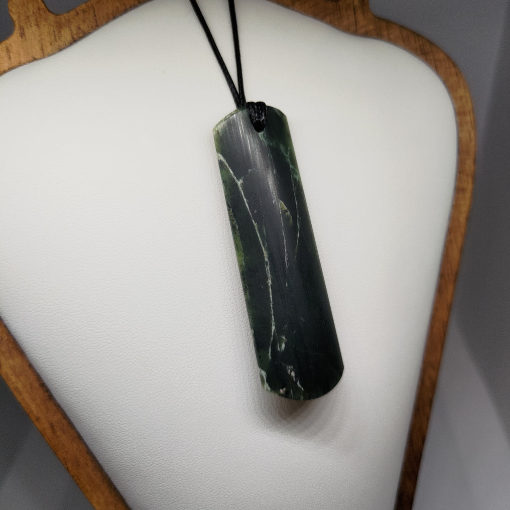Pounamu Toki – Hand-Carved New Zealand Greenstone Adze 0111