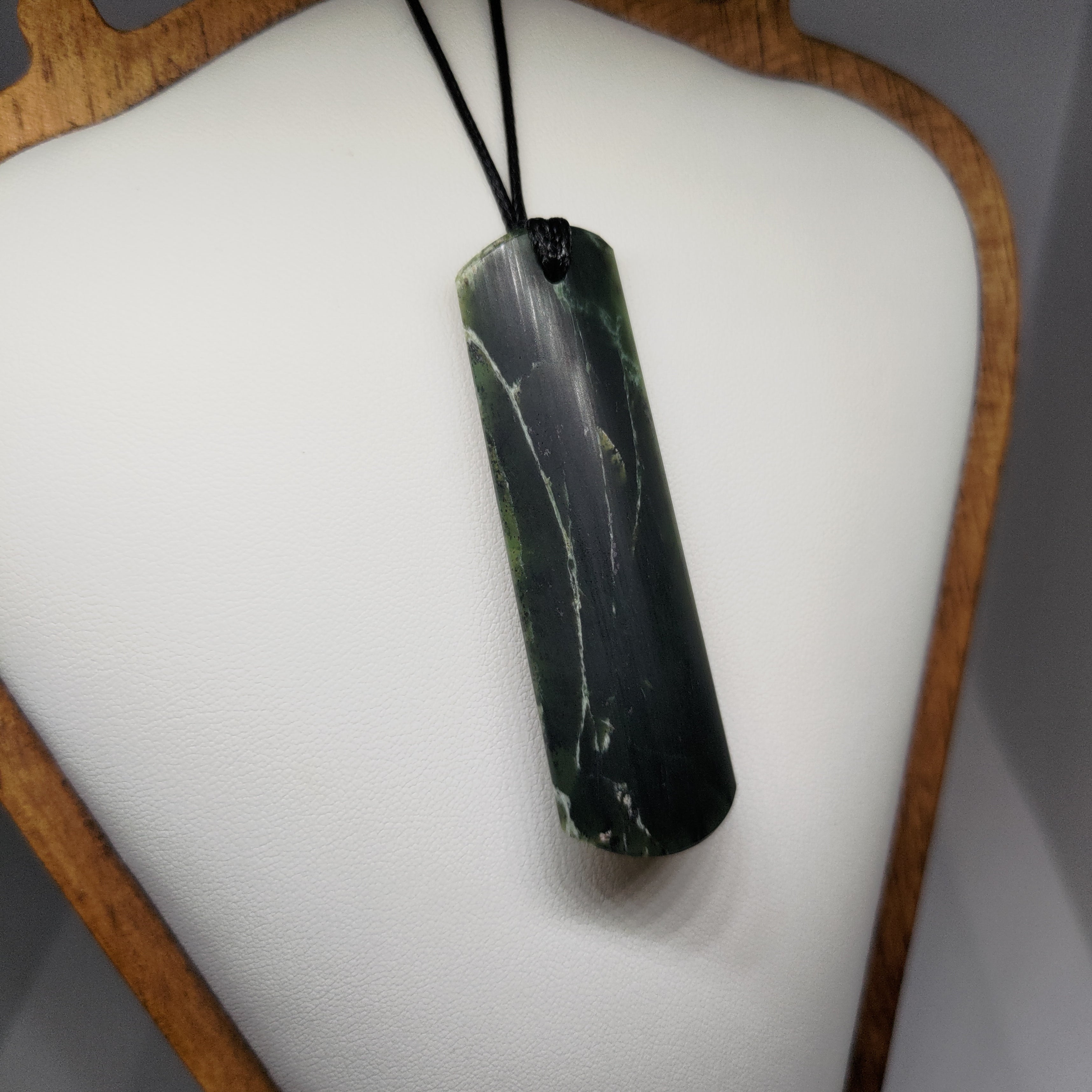 Pounamu Toki – Hand-Carved New Zealand Greenstone Adze 0111