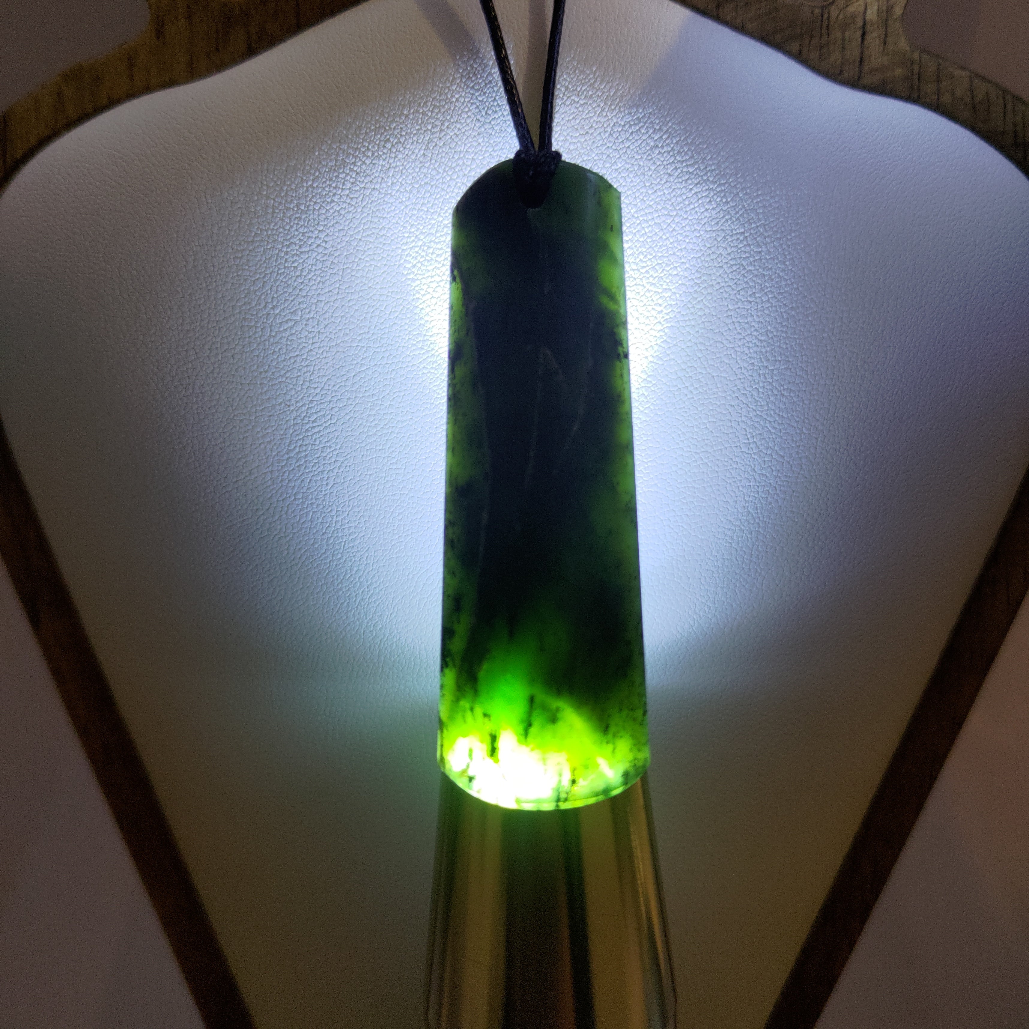 Pounamu Toki – Hand-Carved New Zealand Greenstone Adze 0111