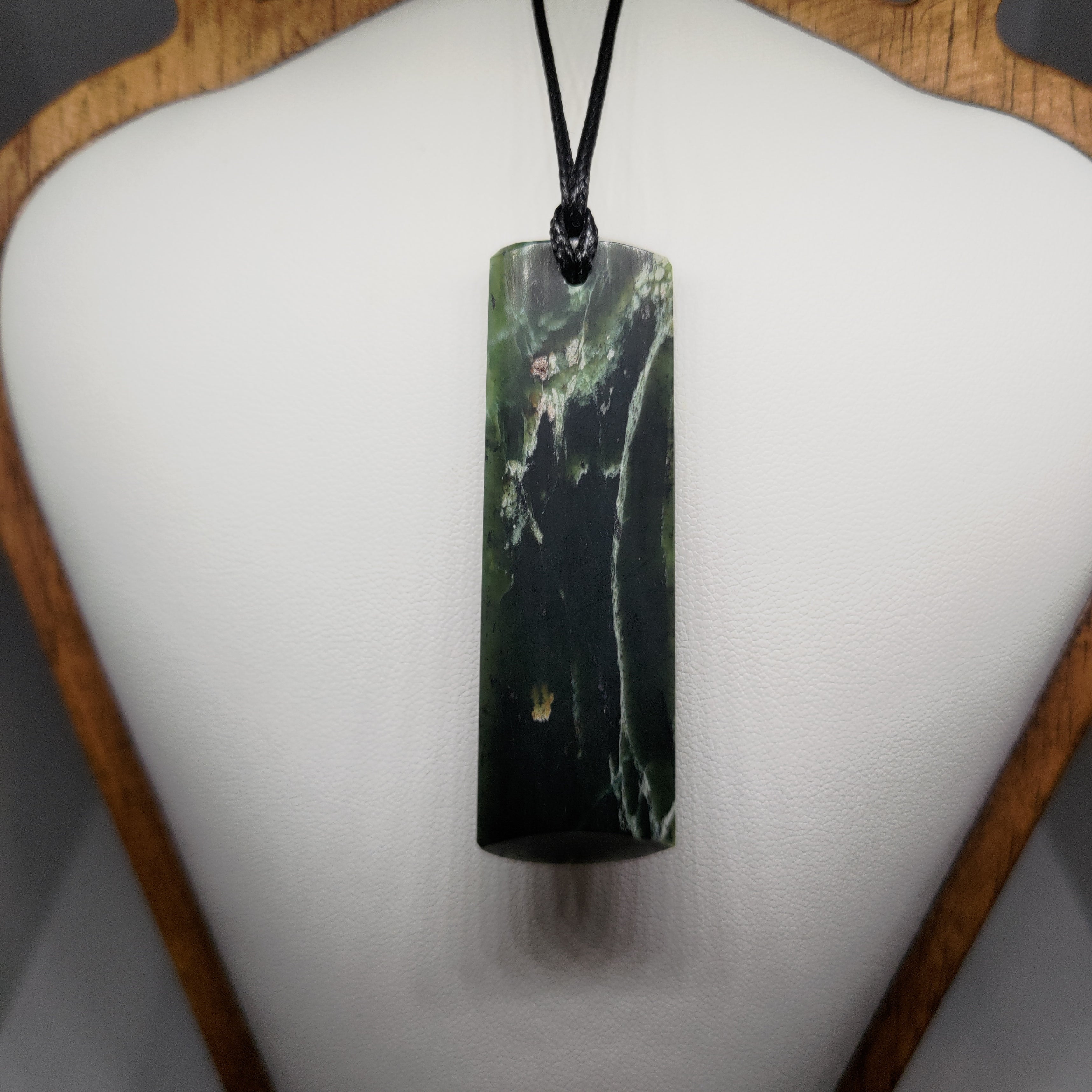 Pounamu Toki – Hand-Carved New Zealand Greenstone Adze 0111