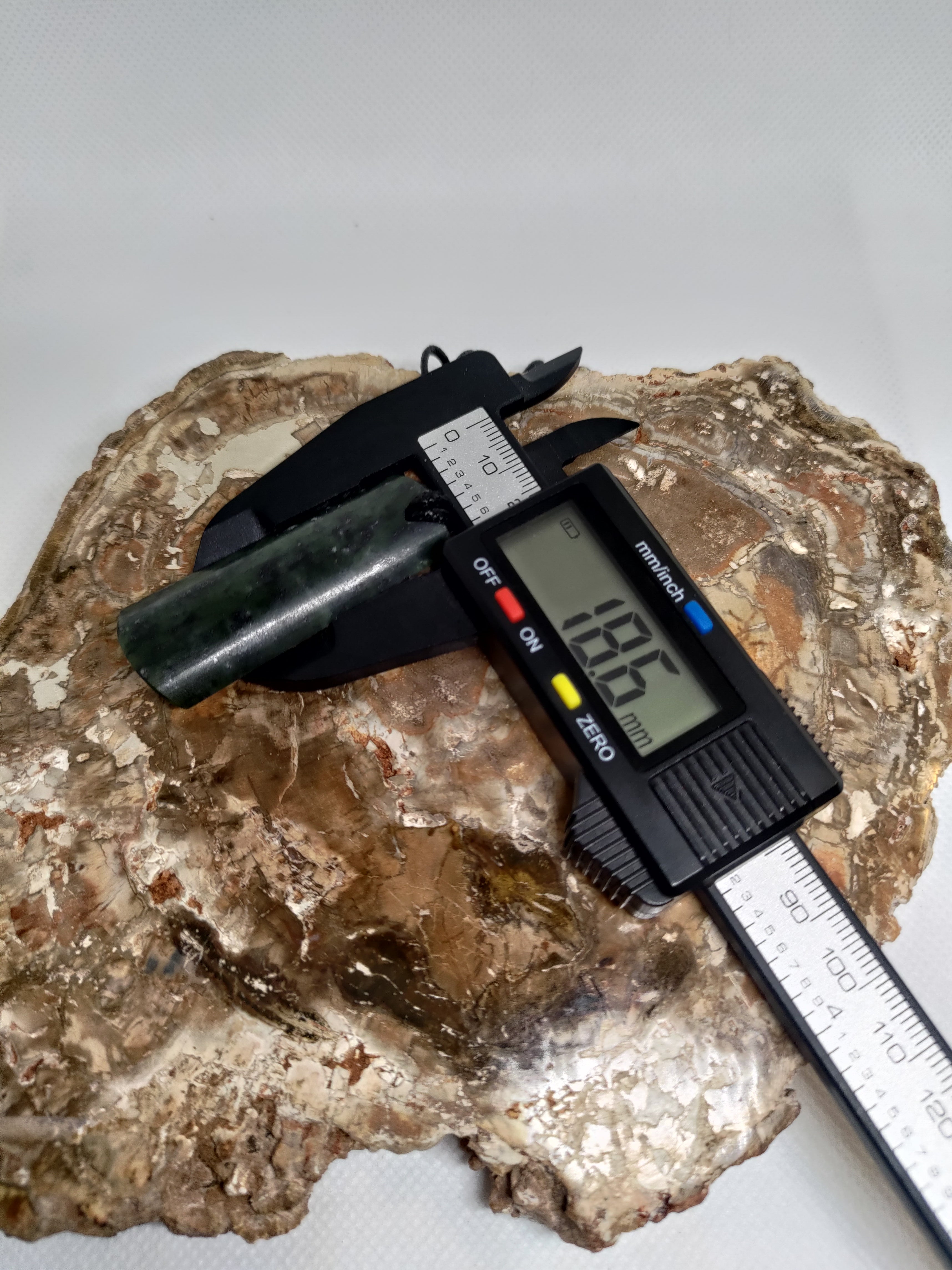 Pounamu Toki – Hand-Carved New Zealand Greenstone Adze 0108