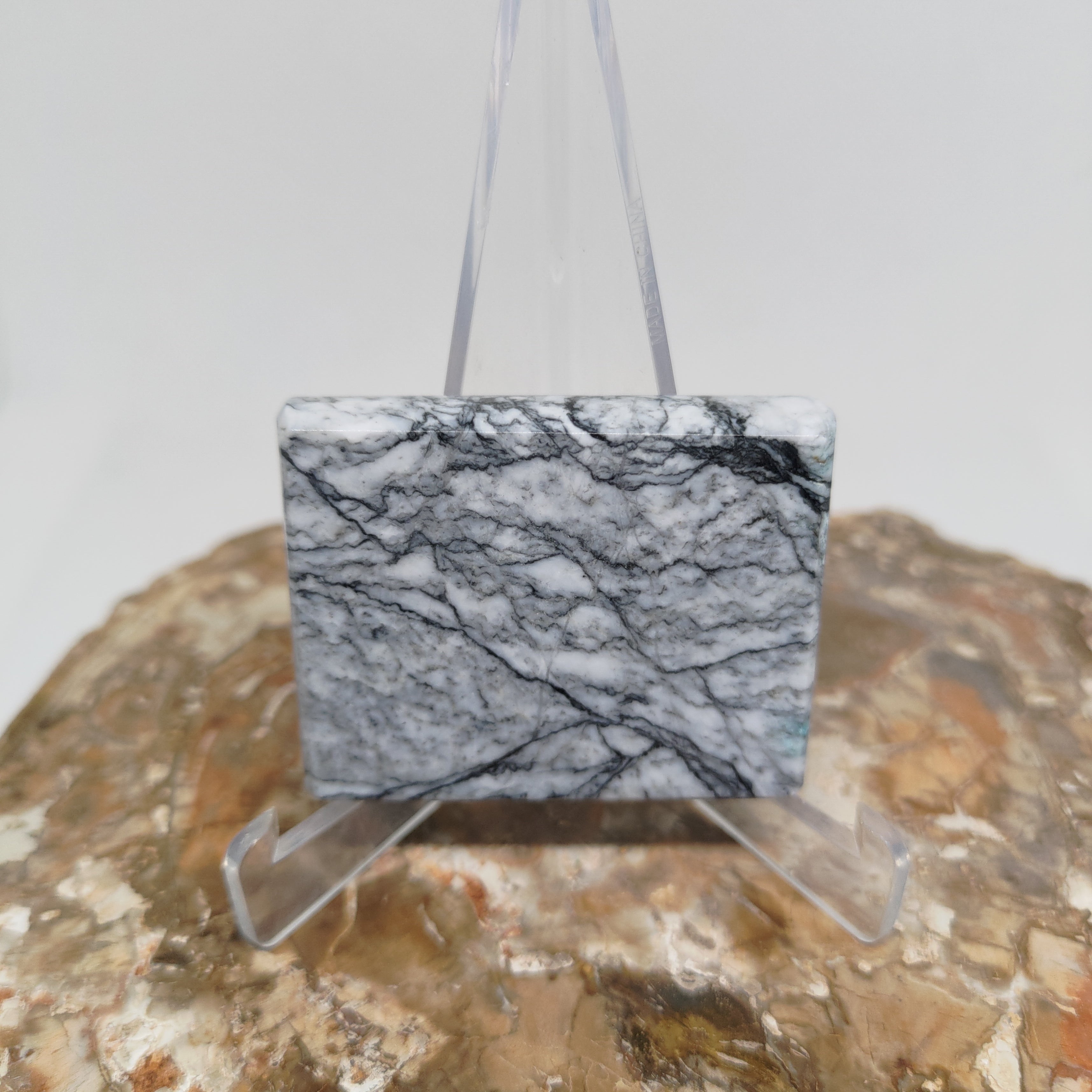 Hand Made New Zealand Howlite Display Slab (Small) Ref: 0115