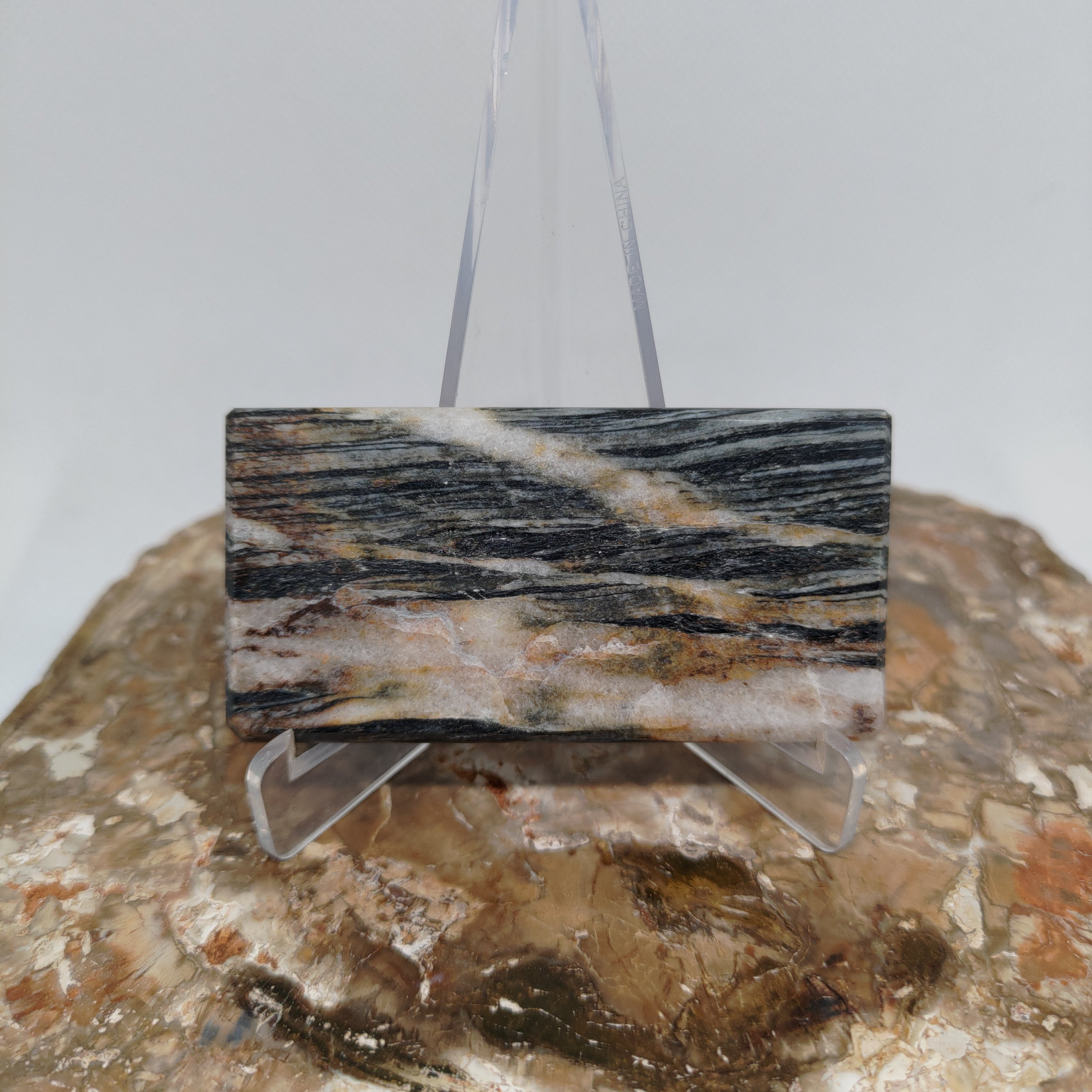 Hand Made New Zealand Schist With Quartz Inclusion Display Medium Slab Ref: 0116