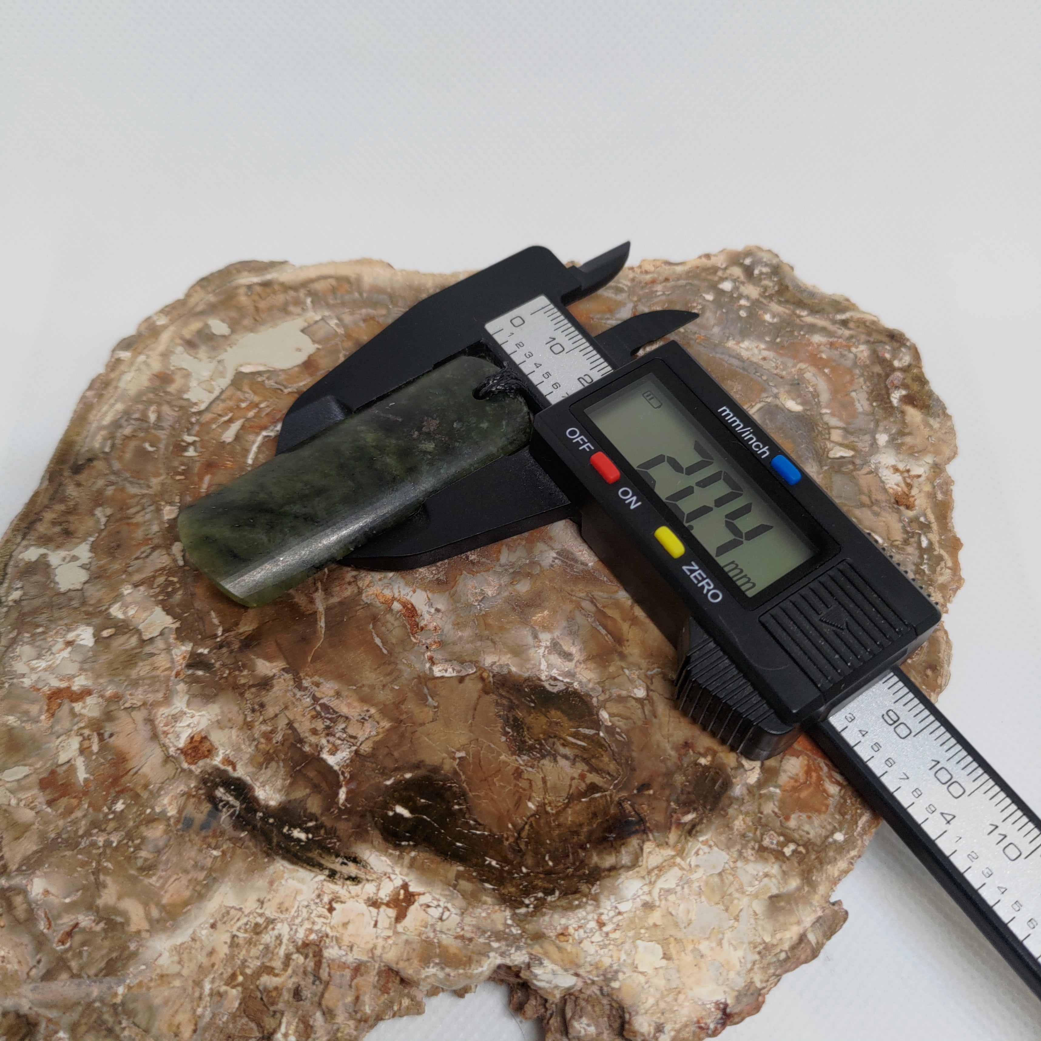 Pounamu Toki – Hand-Carved New Zealand Greenstone Adze 0121