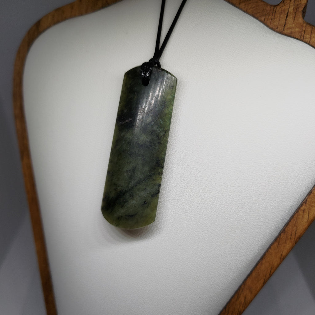 Pounamu Toki – Hand-Carved New Zealand Greenstone Adze 0121