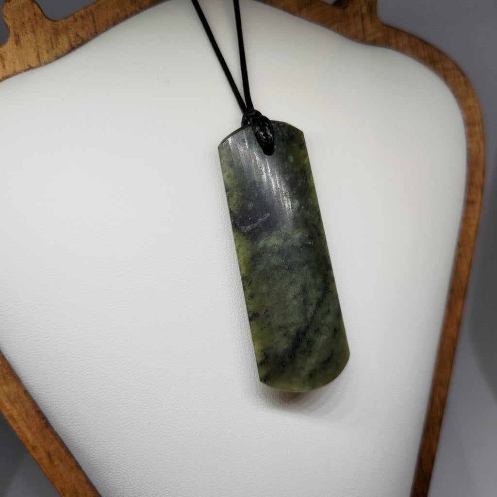 Pounamu Toki – Hand-Carved New Zealand Greenstone Adze 0121