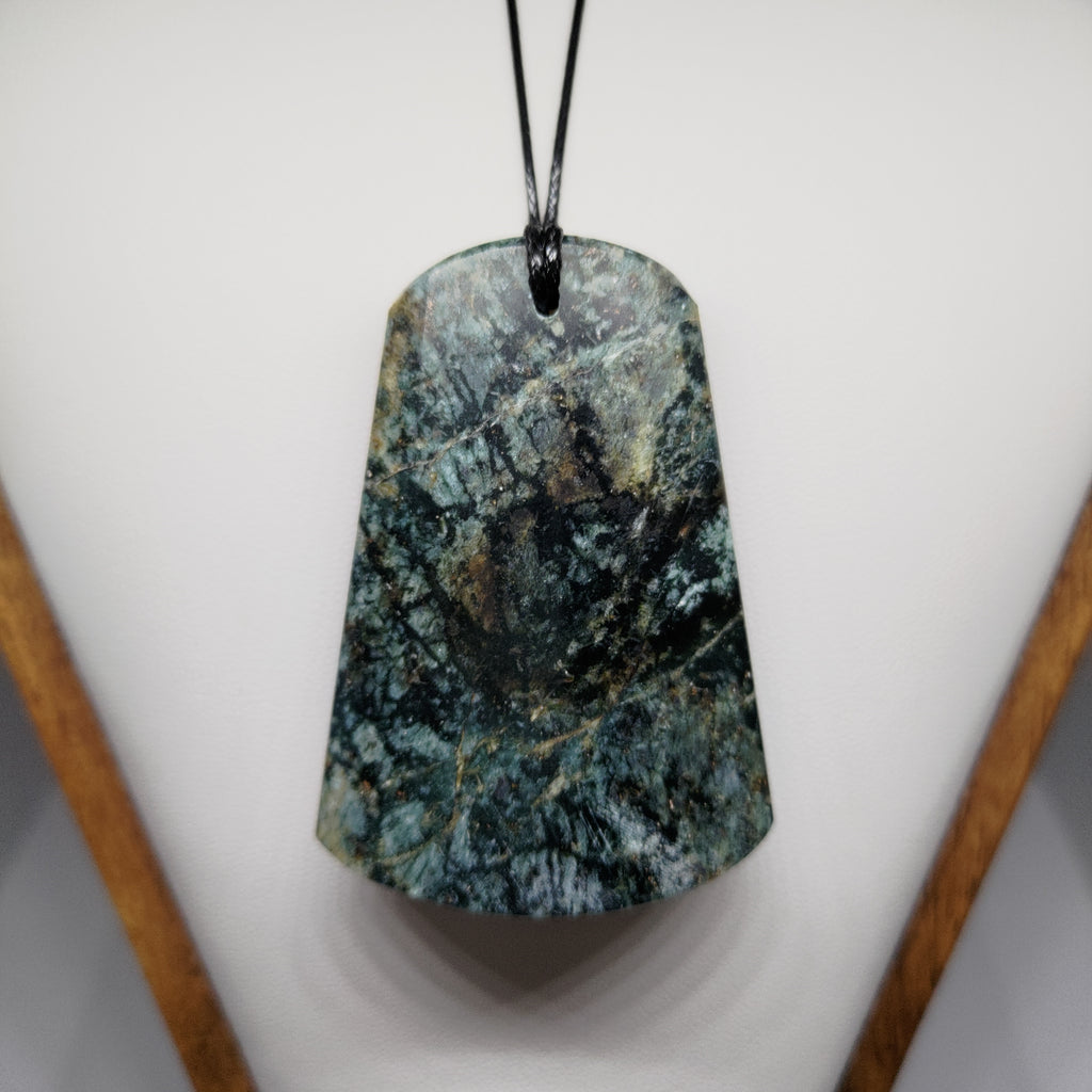 Pounamu Toki – Hand-Carved New Zealand Greenstone Adze 0122
