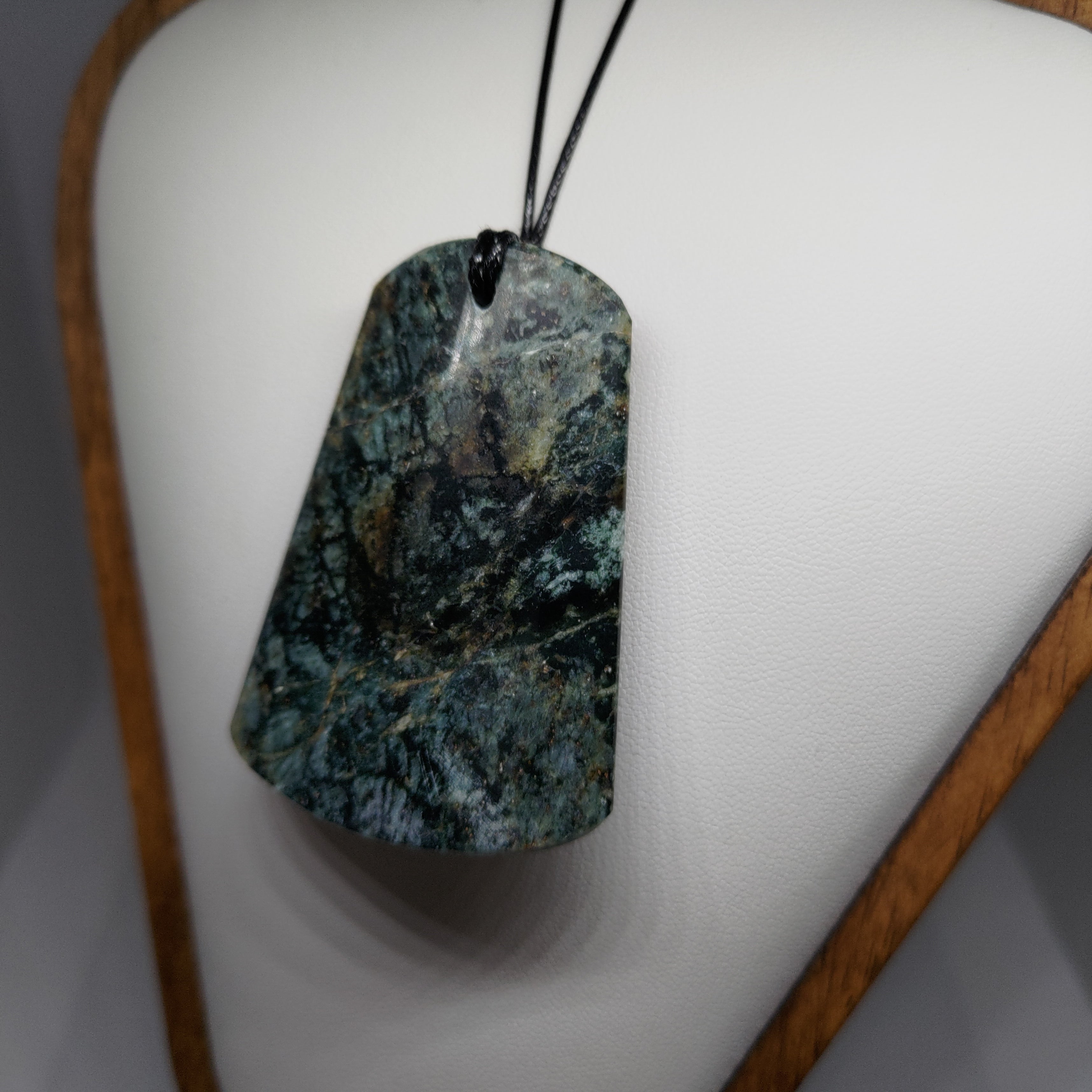 Pounamu Toki – Hand-Carved New Zealand Greenstone Adze 0122