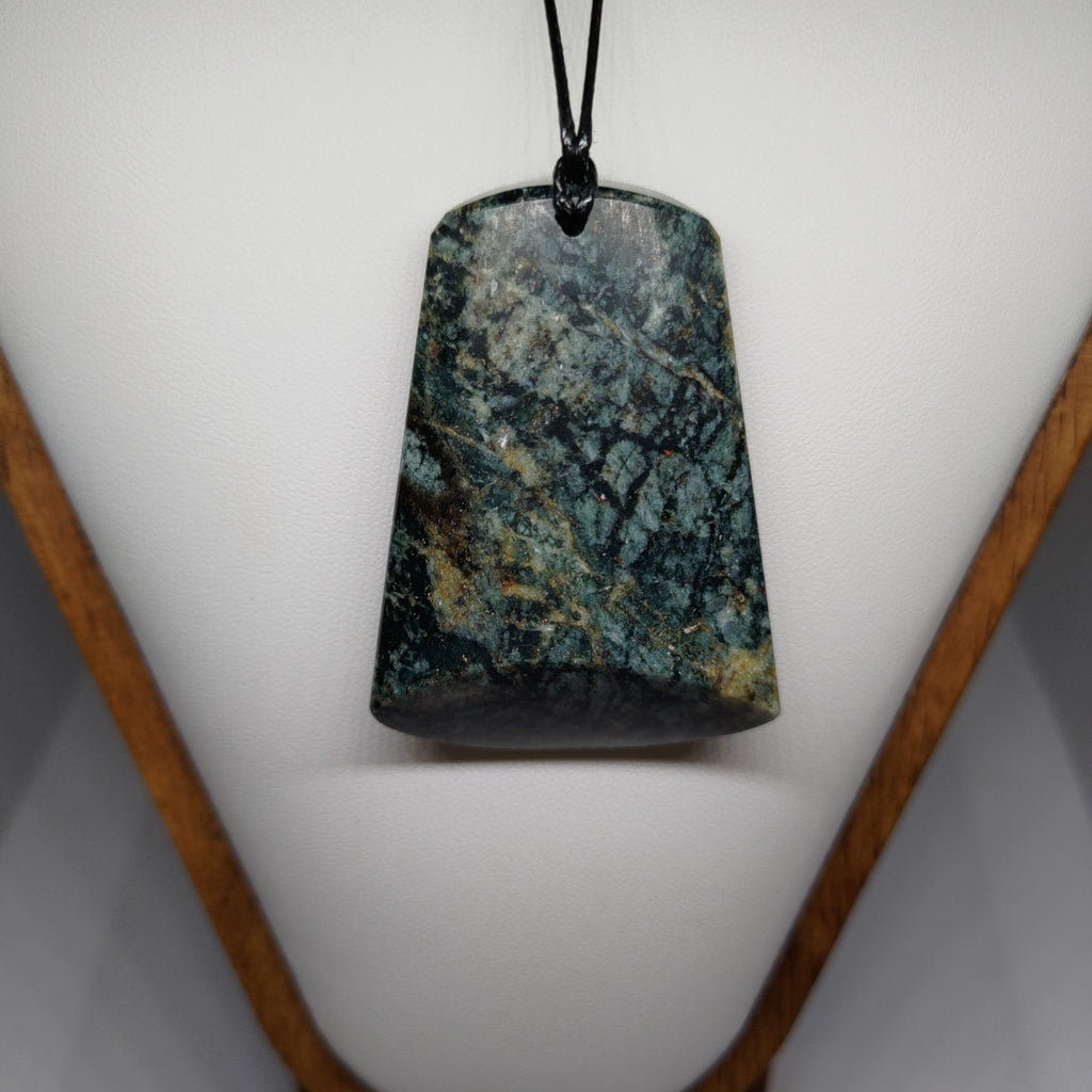 Pounamu Toki – Hand-Carved New Zealand Greenstone Adze 0122