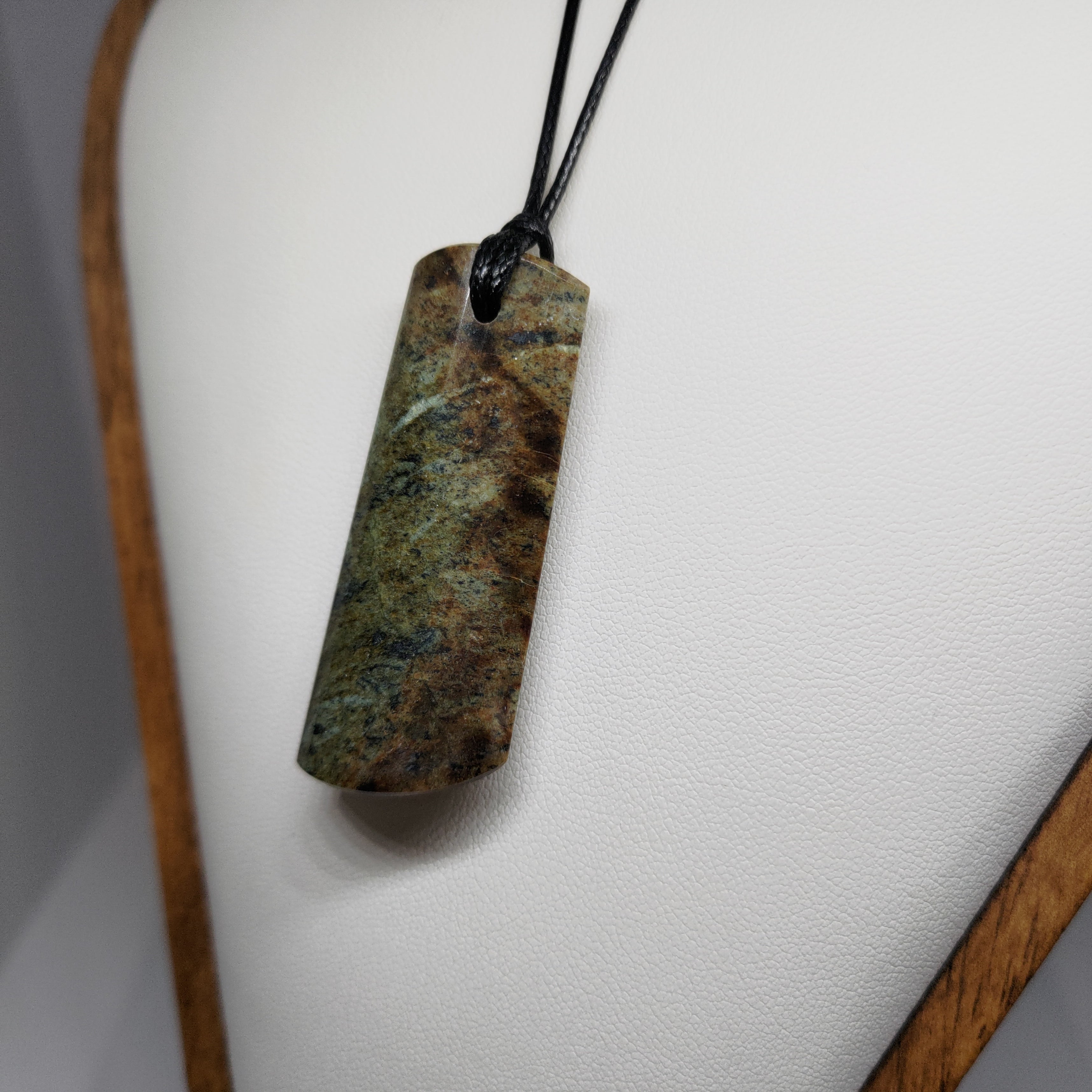 Hand Made New Zealand Obay Stone Pendant Ref: 0124