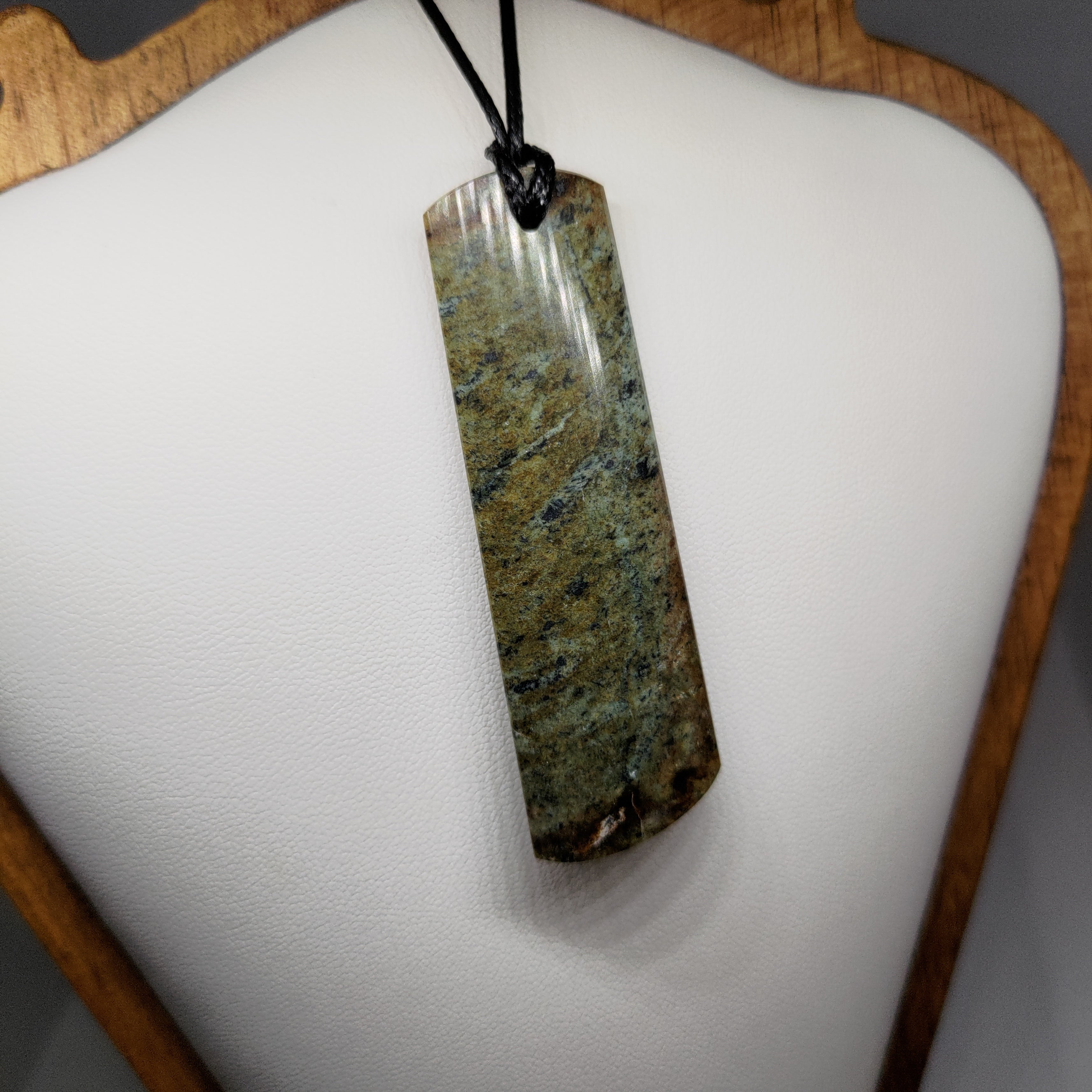Hand Made New Zealand Obay Stone Pendant Ref: 0126